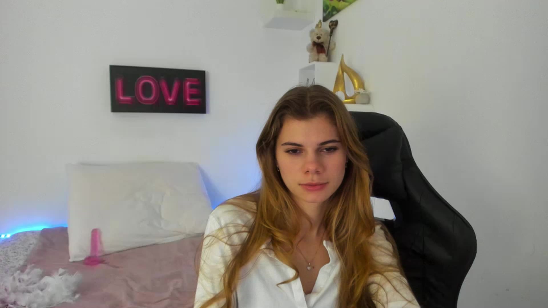 Gallery image thumbnail from RileyReid_18's myfreecams stream on, 01/02/2023, 17:40 image 2 of 20