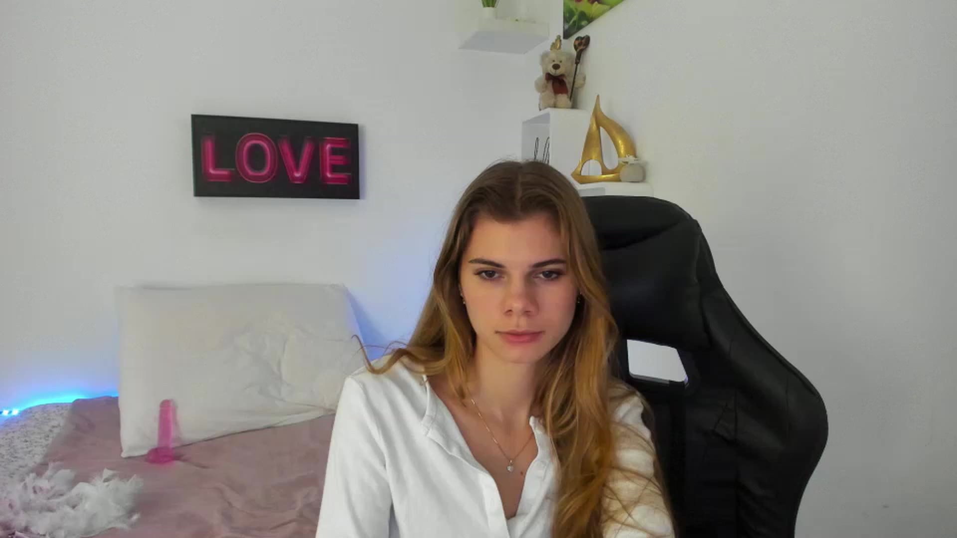 Gallery image thumbnail from RileyReid_18's myfreecams stream on, 01/02/2023, 17:40 image 15 of 20
