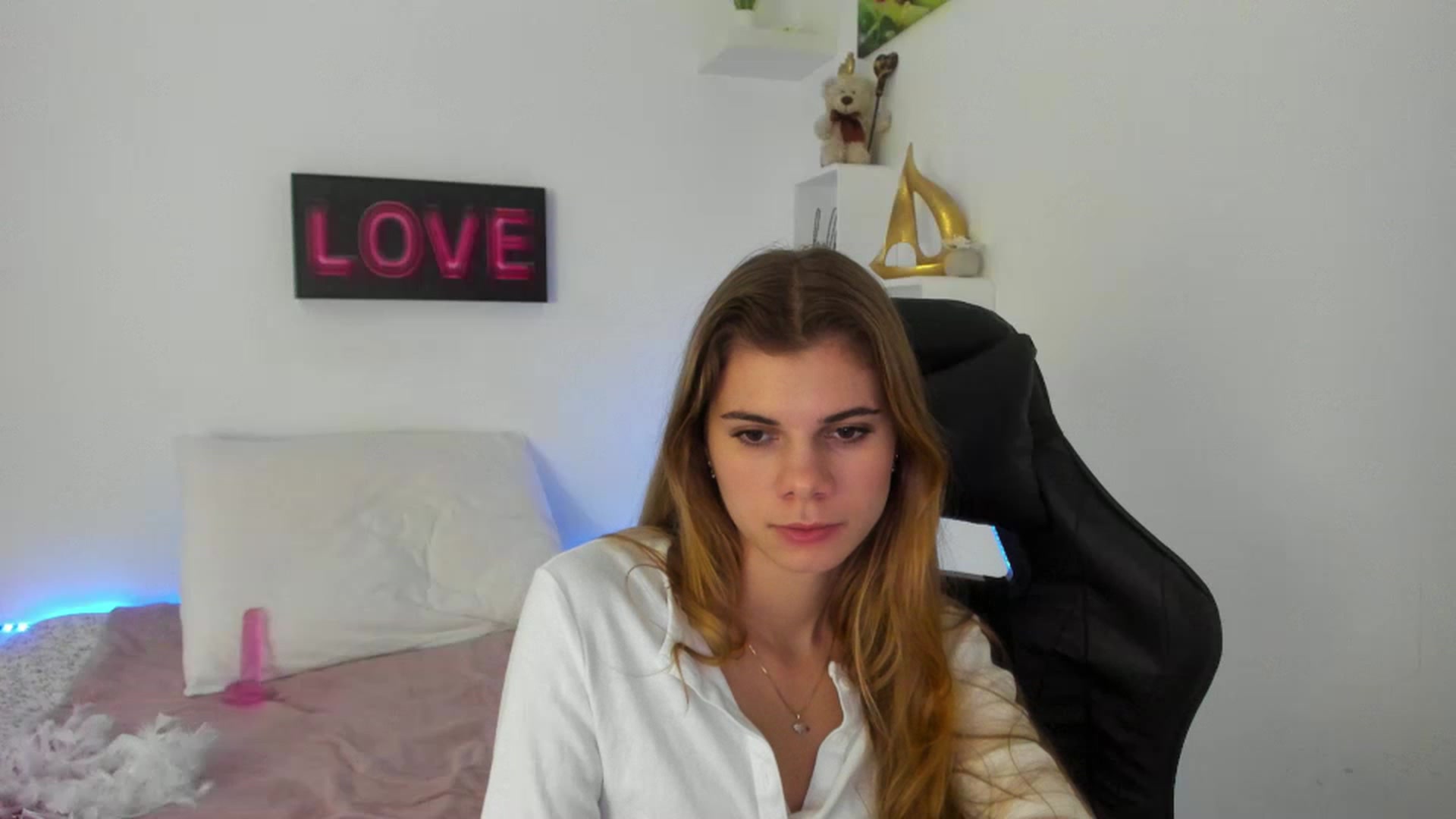 Gallery image thumbnail from RileyReid_18's myfreecams stream on, 01/02/2023, 17:40 image 18 of 20