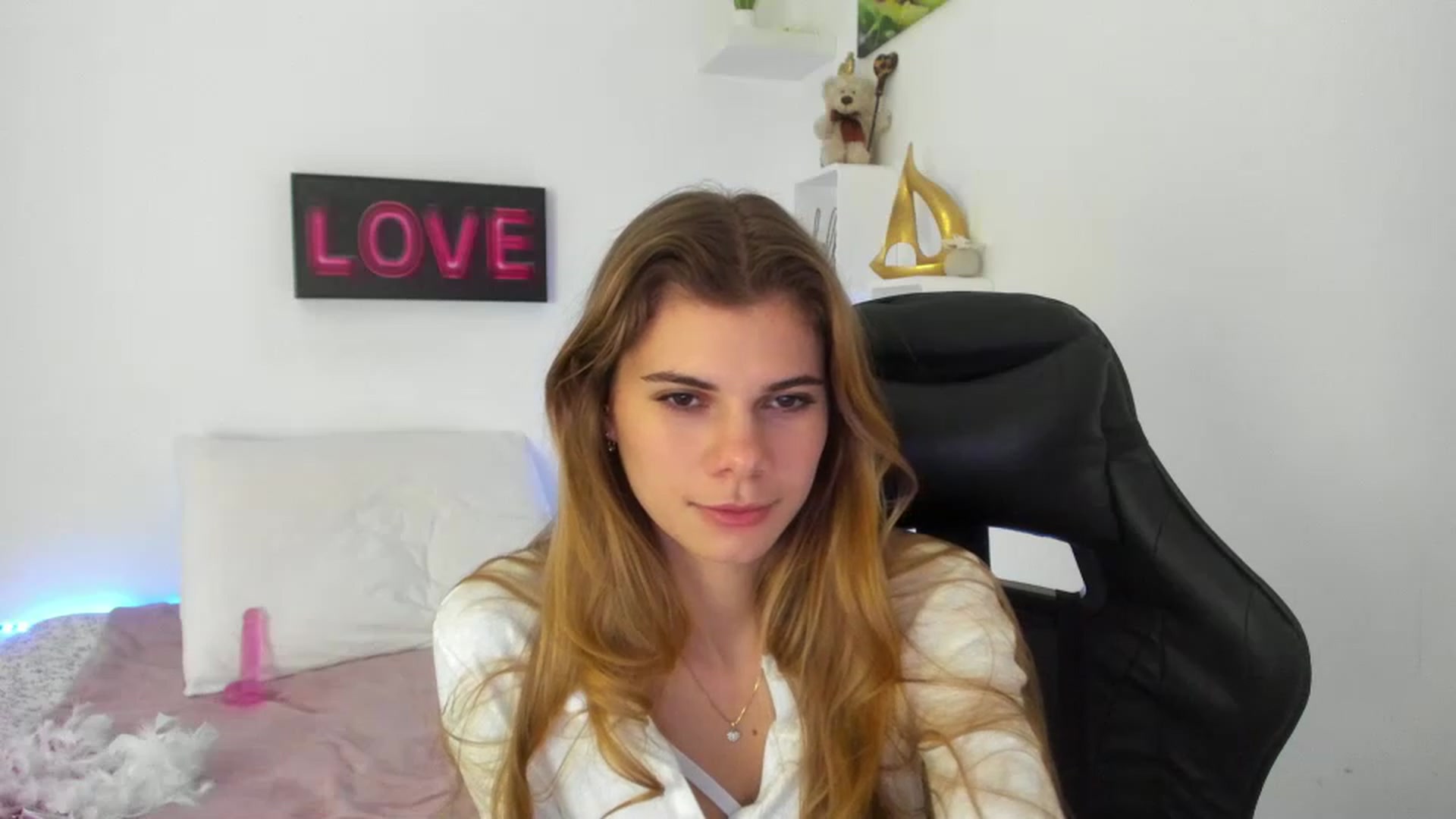 Gallery image thumbnail from RileyReid_18's myfreecams stream on, 01/02/2023, 17:40 image 5 of 20