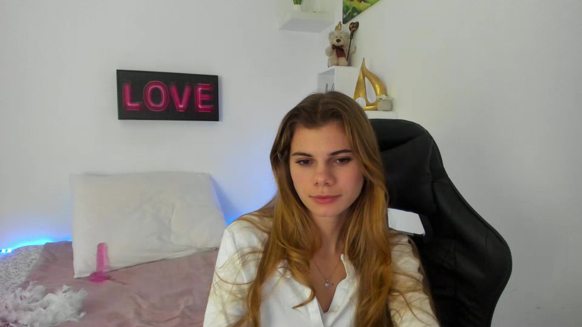 Gallery image thumbnail from RileyReid_18's myfreecams stream on, 01/02/2023, 17:40 image 6 of 20