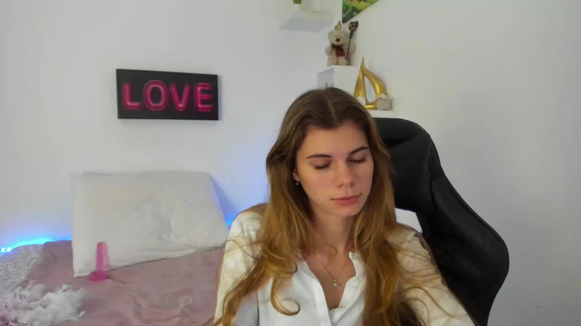 Gallery image thumbnail from RileyReid_18's myfreecams stream on, 01/02/2023, 17:40 image 1 of 20