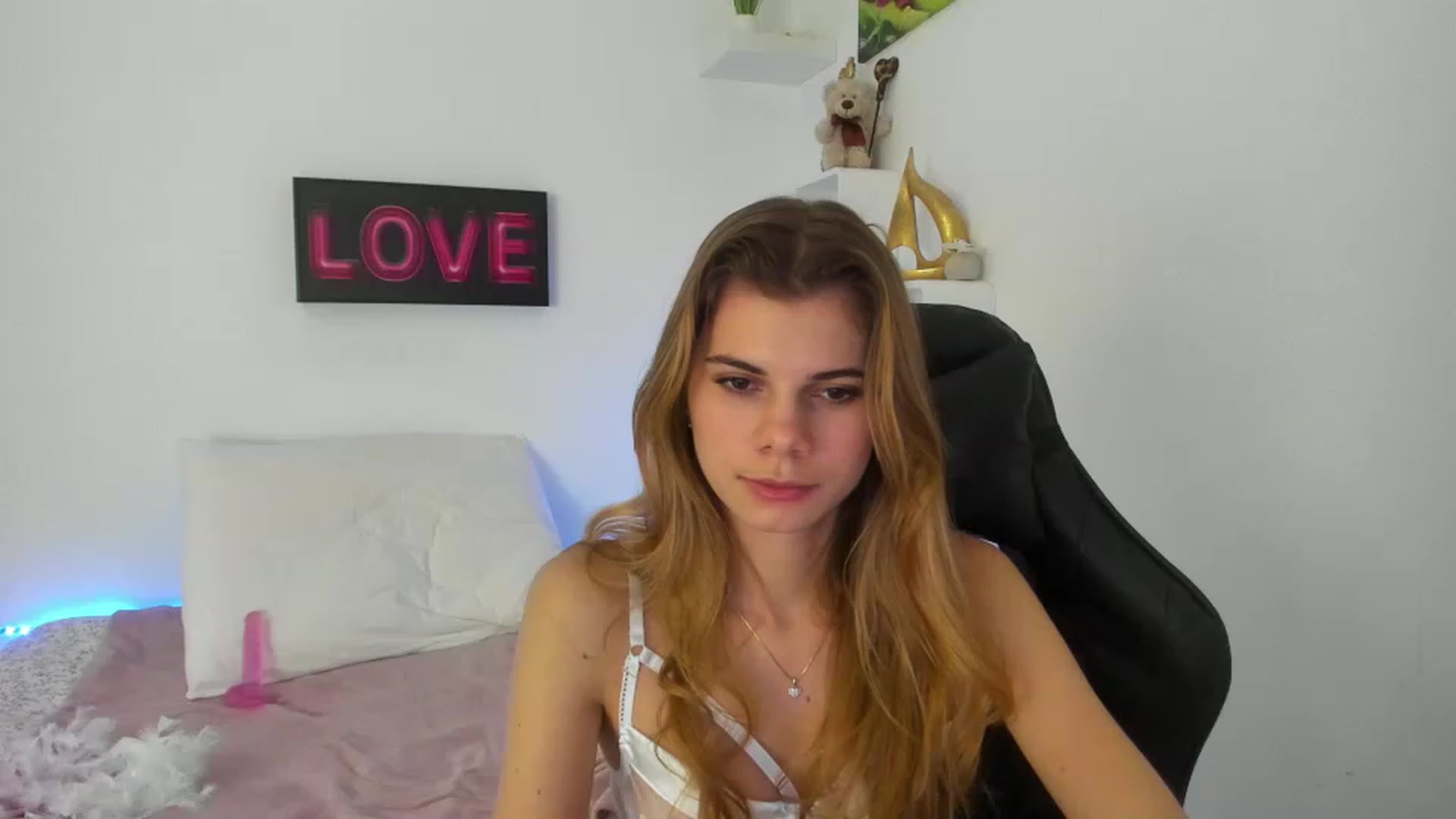Gallery image thumbnail from RileyReid_18's myfreecams stream on, 01/02/2023, 17:57 image 13 of 20