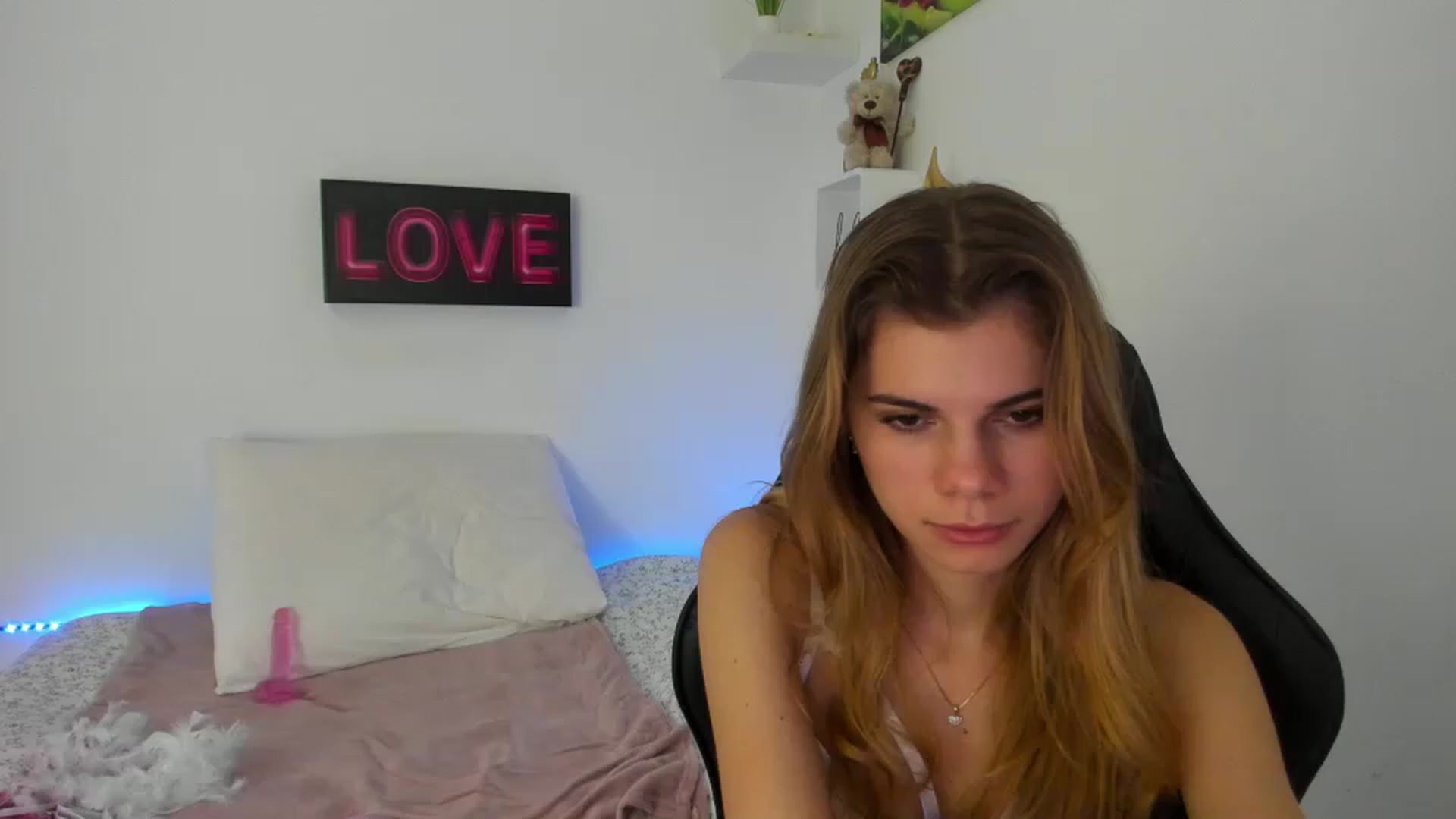 Gallery image thumbnail from RileyReid_18's myfreecams stream on, 01/02/2023, 17:57 image 20 of 20