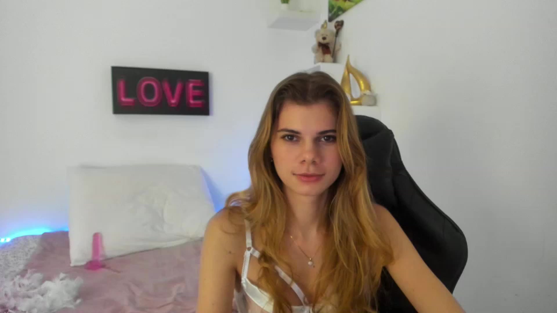 Gallery image thumbnail from RileyReid_18's myfreecams stream on, 01/02/2023, 17:57 image 10 of 20