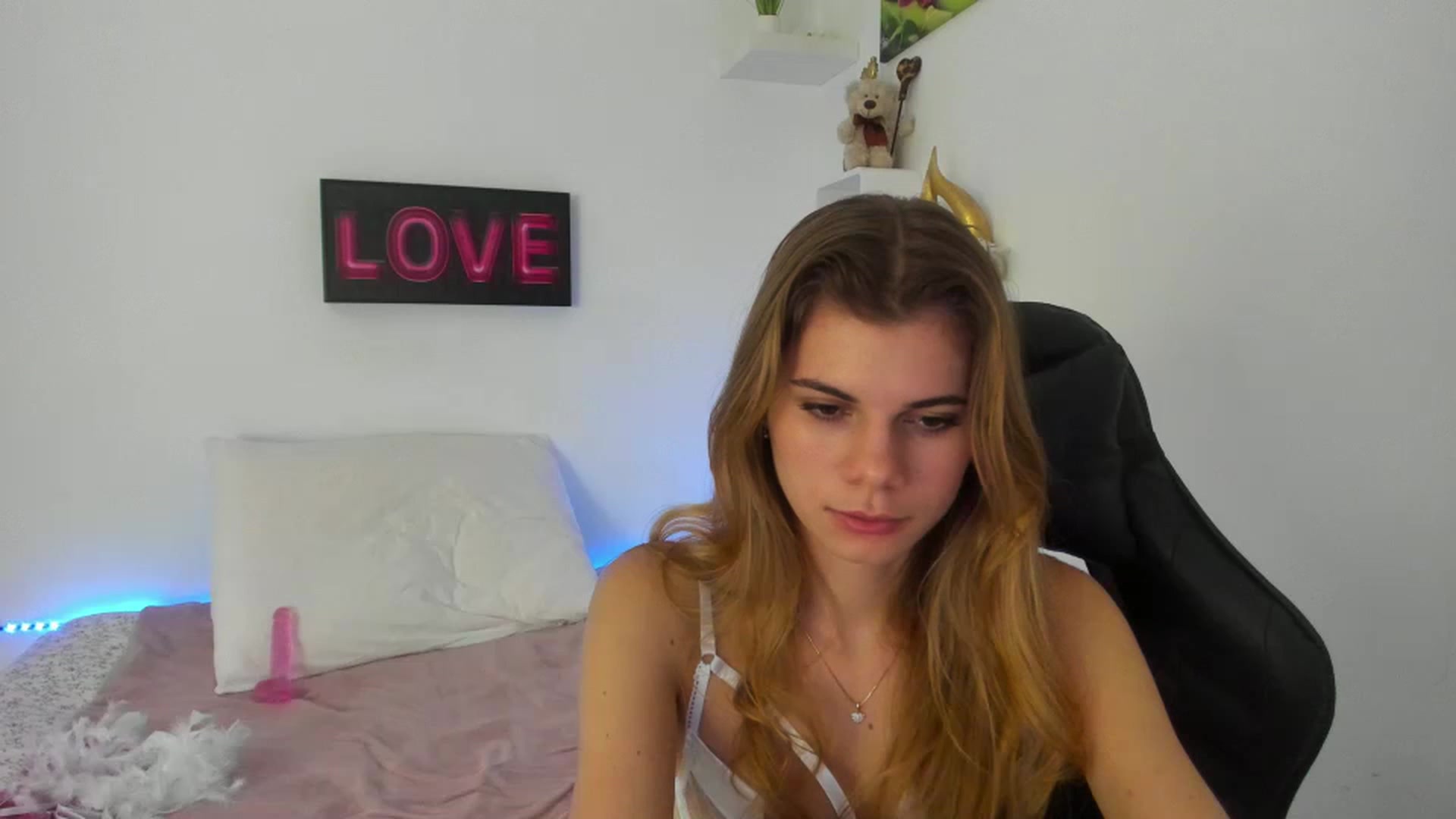Gallery image thumbnail from RileyReid_18's myfreecams stream on, 01/02/2023, 17:57 image 18 of 20