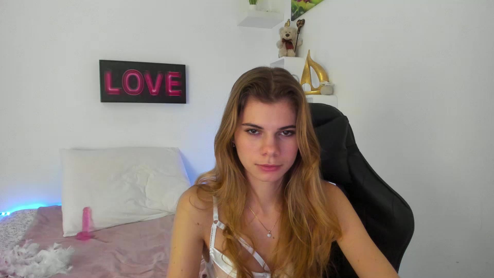 Gallery image thumbnail from RileyReid_18's myfreecams stream on, 01/02/2023, 17:57 image 12 of 20