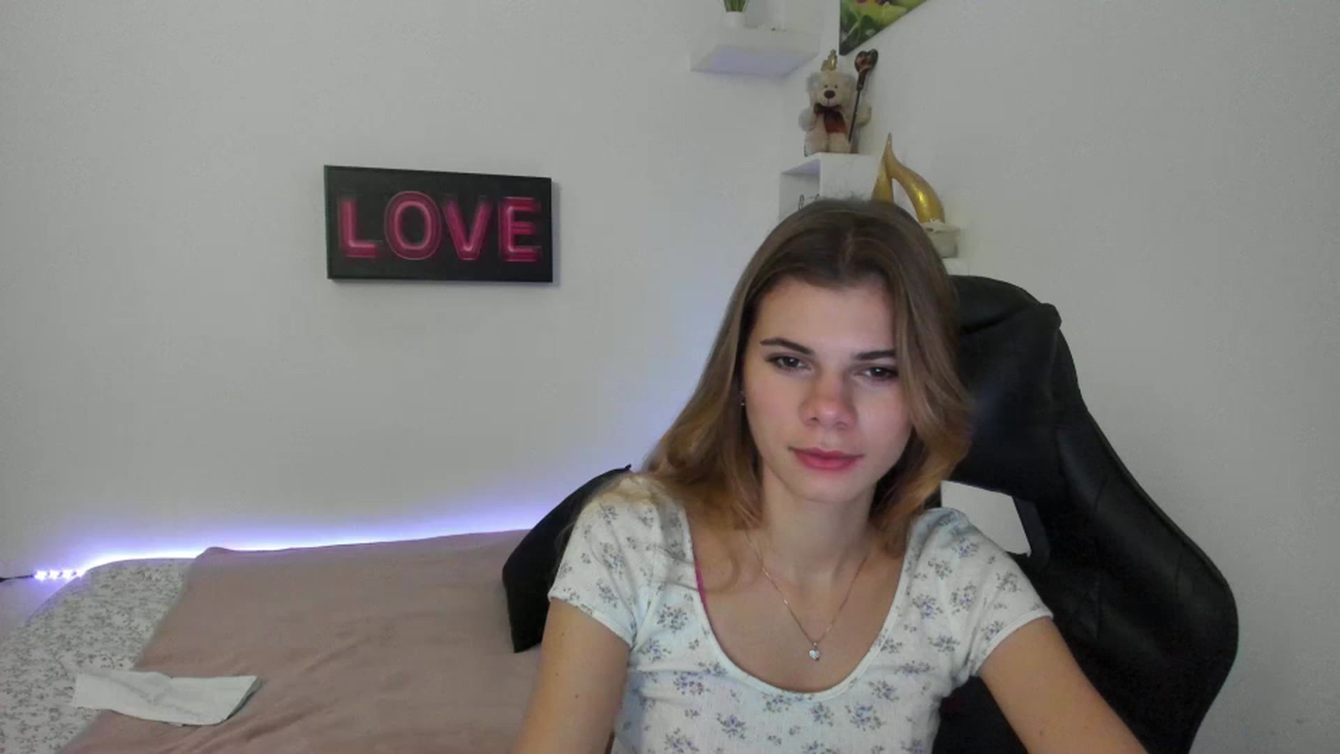 Gallery image thumbnail from RileyReid_18's myfreecams stream on, 01/03/2023, 14:23 image 3 of 20