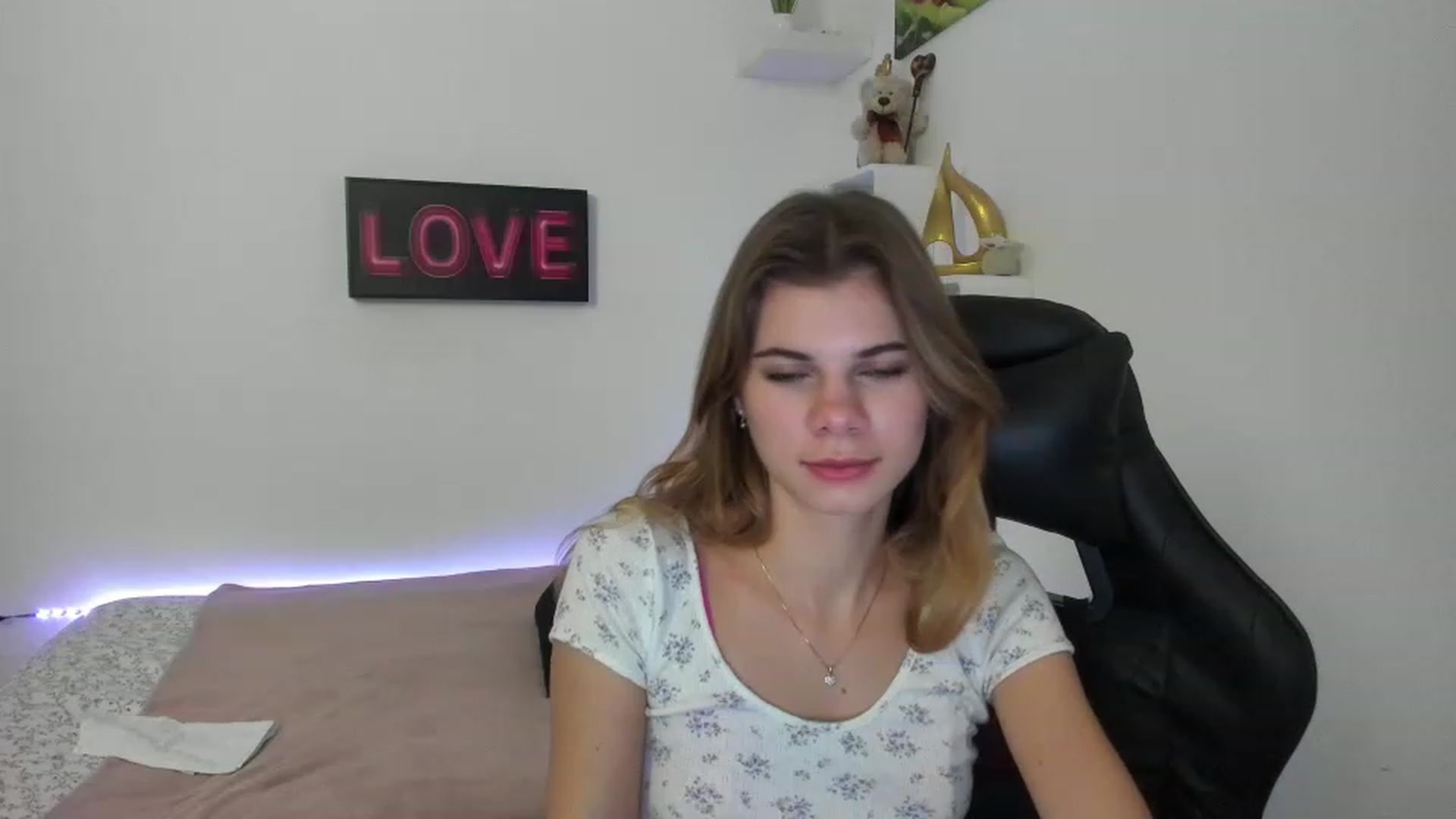 Gallery image thumbnail from RileyReid_18's myfreecams stream on, 01/03/2023, 14:23 image 11 of 20