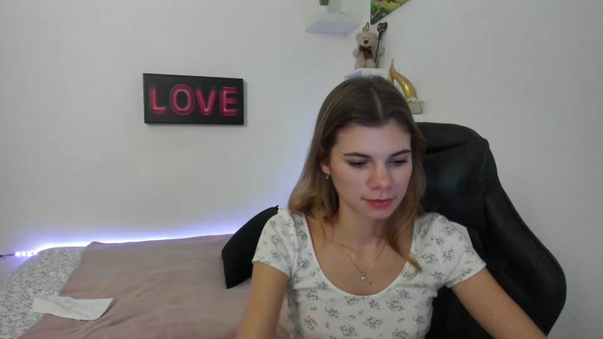 Gallery image thumbnail from RileyReid_18's myfreecams stream on, 01/03/2023, 14:23 image 10 of 20