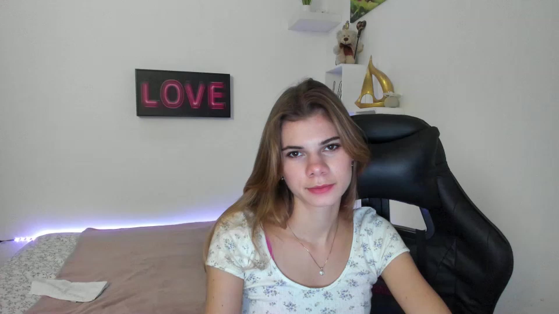 Gallery image thumbnail from RileyReid_18's myfreecams stream on, 01/03/2023, 14:23 image 2 of 20
