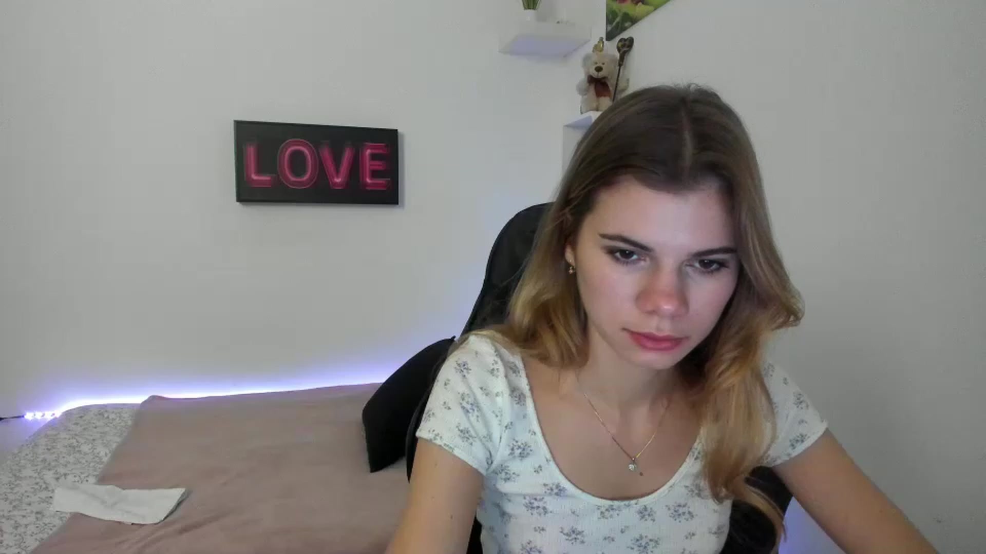 Gallery image thumbnail from RileyReid_18's myfreecams stream on, 01/03/2023, 14:23 image 13 of 20