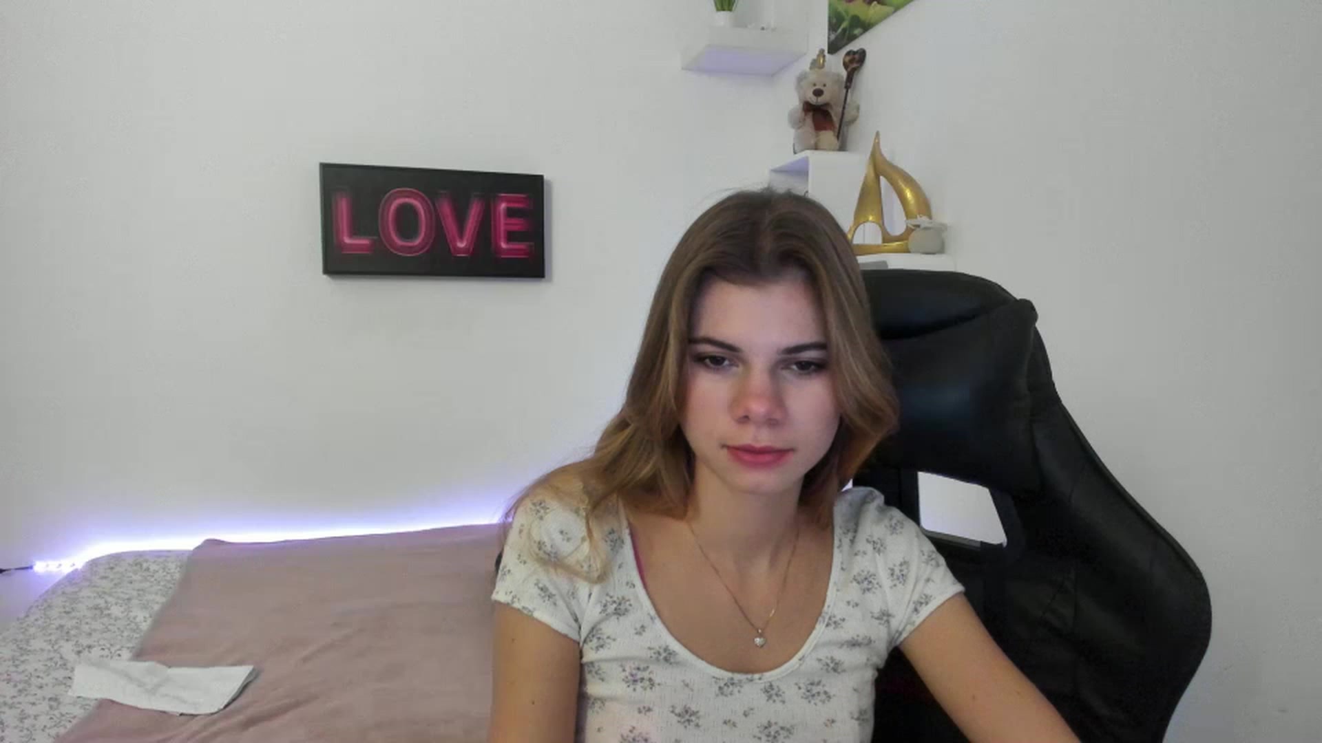 Gallery image thumbnail from RileyReid_18's myfreecams stream on, 01/03/2023, 14:23 image 1 of 20