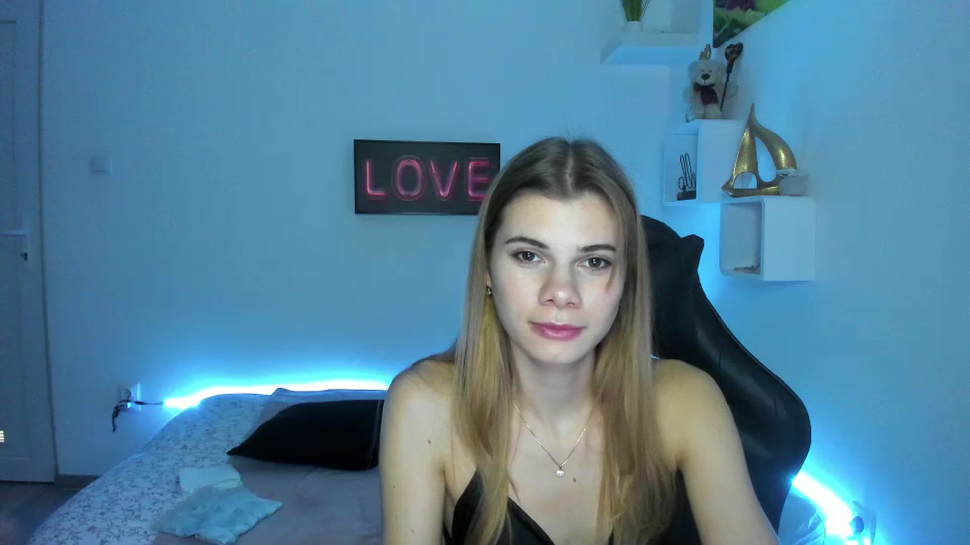 Gallery image thumbnail from RileyReid_18's myfreecams stream on, 01/04/2023, 15:32 image 17 of 20
