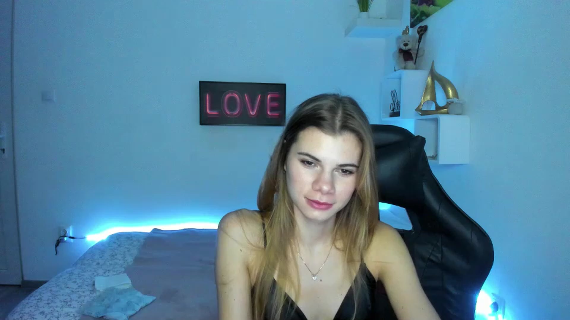 Gallery image thumbnail from RileyReid_18's myfreecams stream on, 01/04/2023, 15:32 image 9 of 20