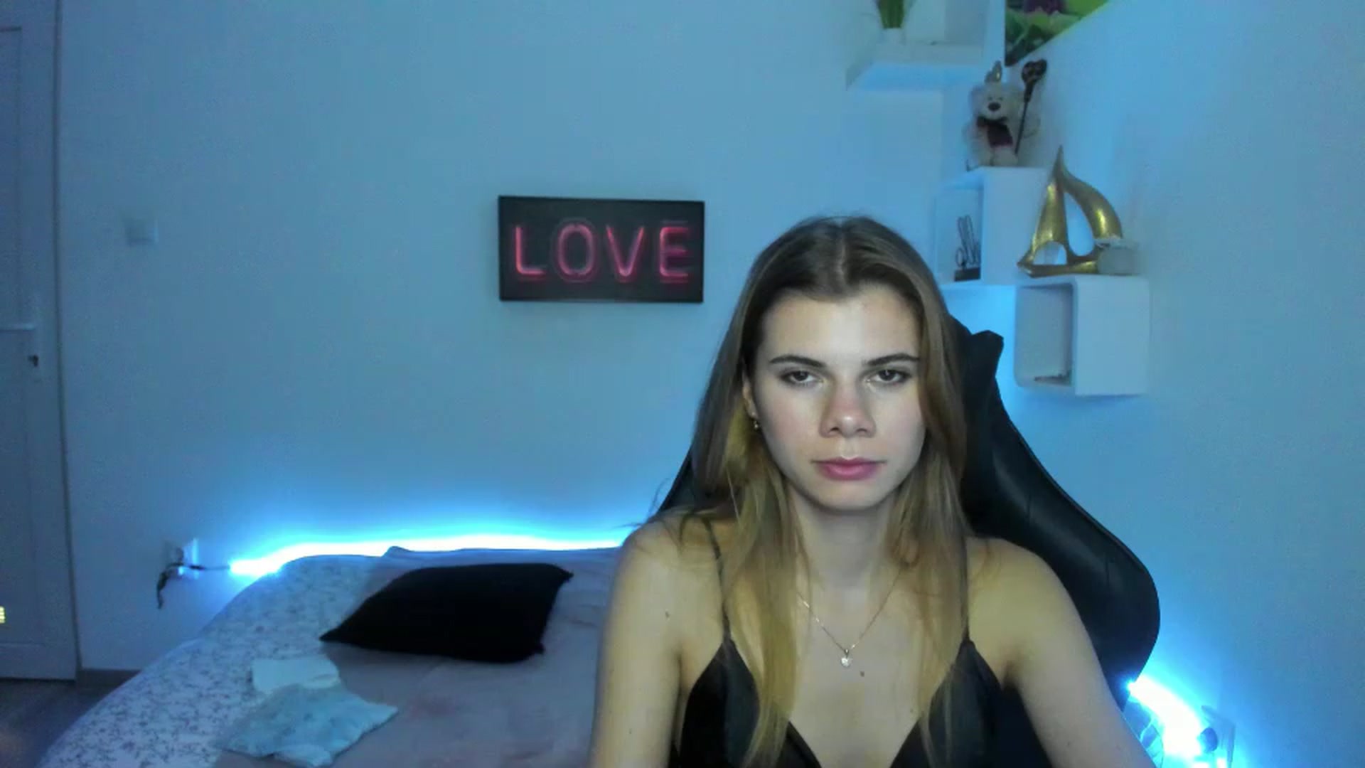 Gallery image thumbnail from RileyReid_18's myfreecams stream on, 01/04/2023, 15:32 image 18 of 20