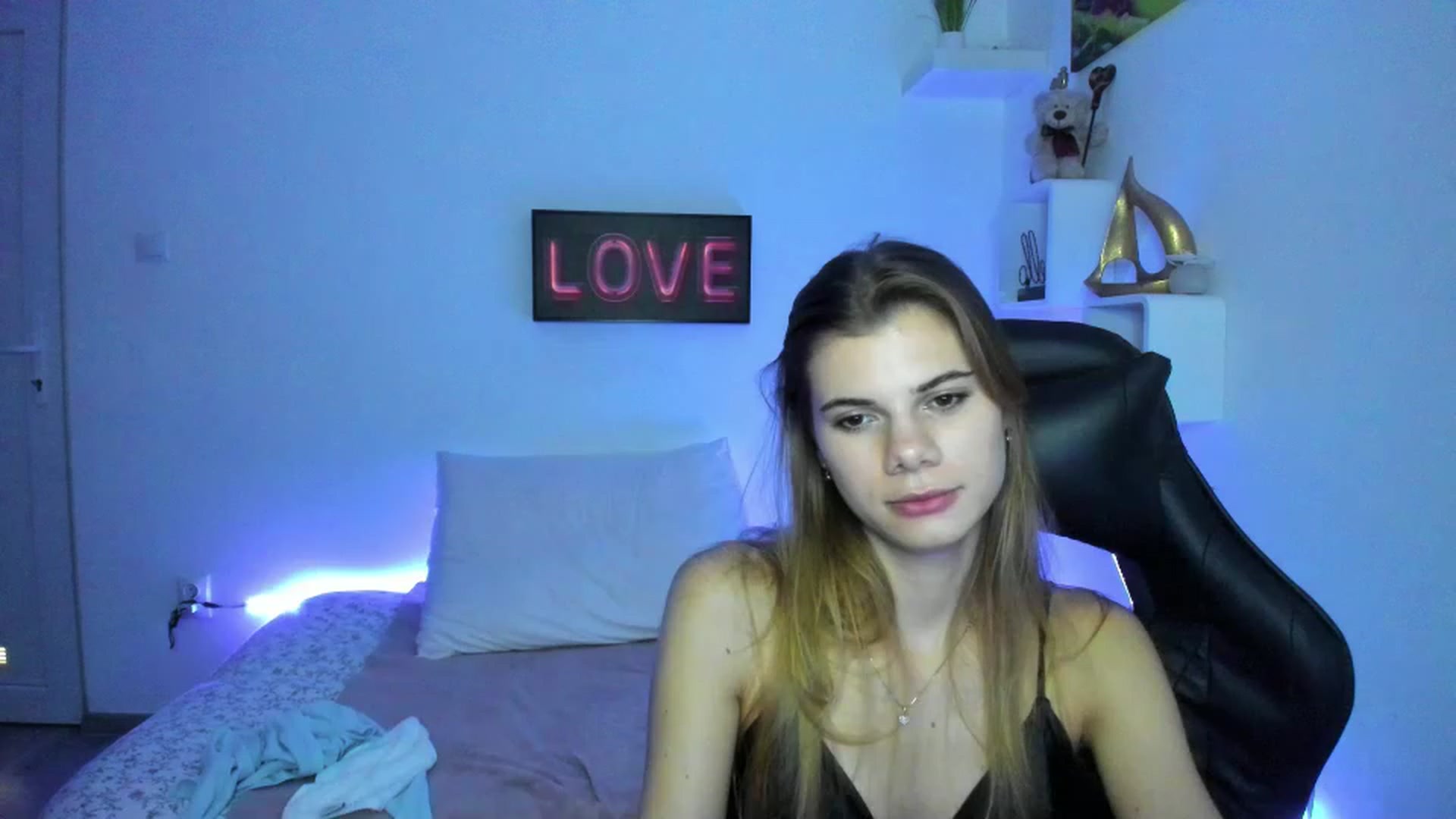 Gallery image thumbnail from RileyReid_18's myfreecams stream on, 01/04/2023, 17:34 image 5 of 20