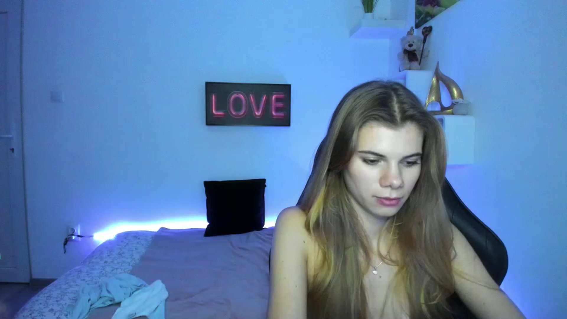 Gallery image thumbnail from RileyReid_18's myfreecams stream on, 01/04/2023, 17:34 image 16 of 20