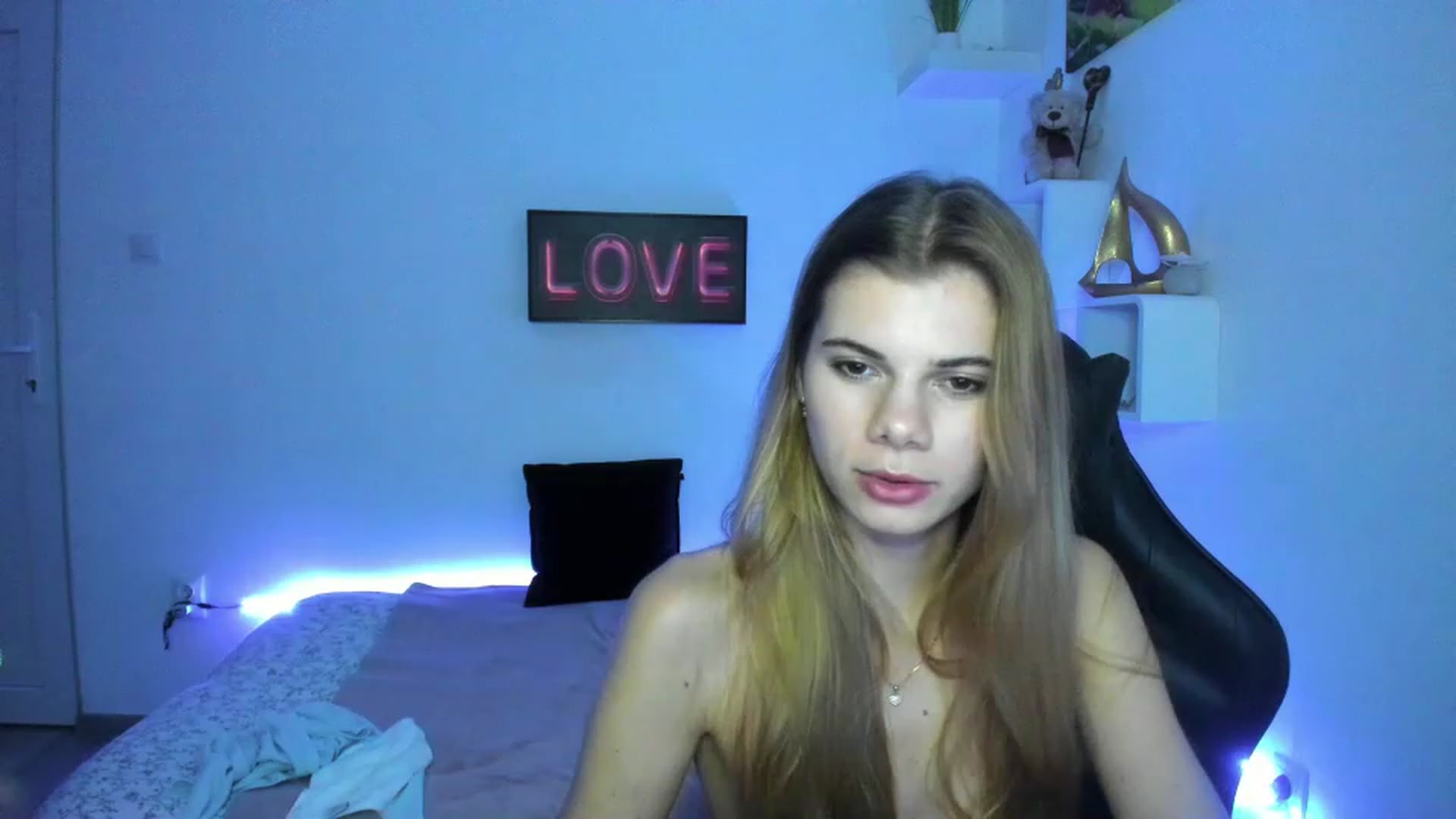 Gallery image thumbnail from RileyReid_18's myfreecams stream on, 01/04/2023, 17:34 image 14 of 20