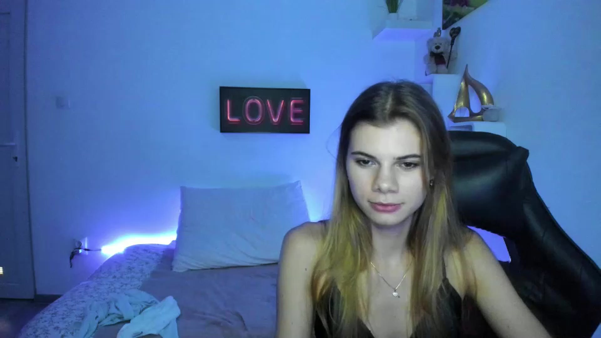 Gallery image thumbnail from RileyReid_18's myfreecams stream on, 01/04/2023, 17:34 image 3 of 20