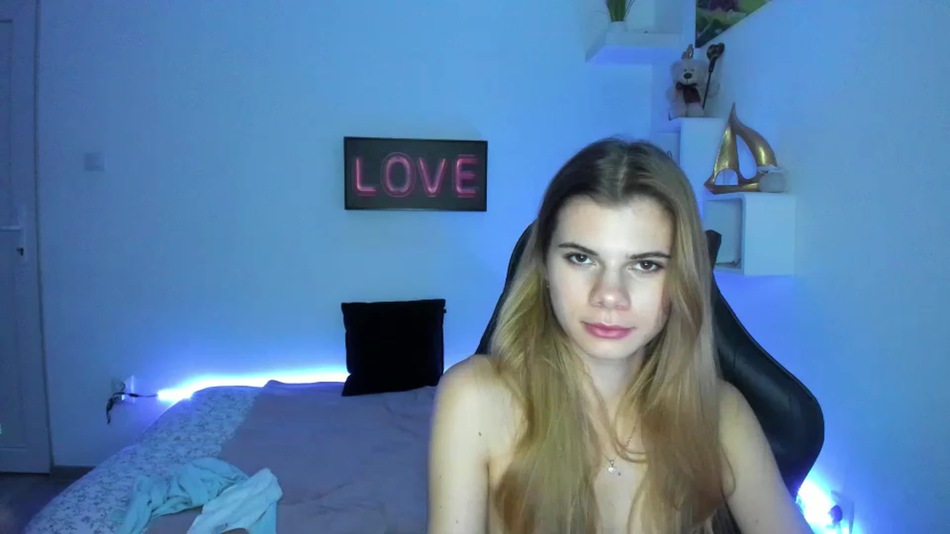 Gallery image thumbnail from RileyReid_18's myfreecams stream on, 01/04/2023, 17:34 image 17 of 20