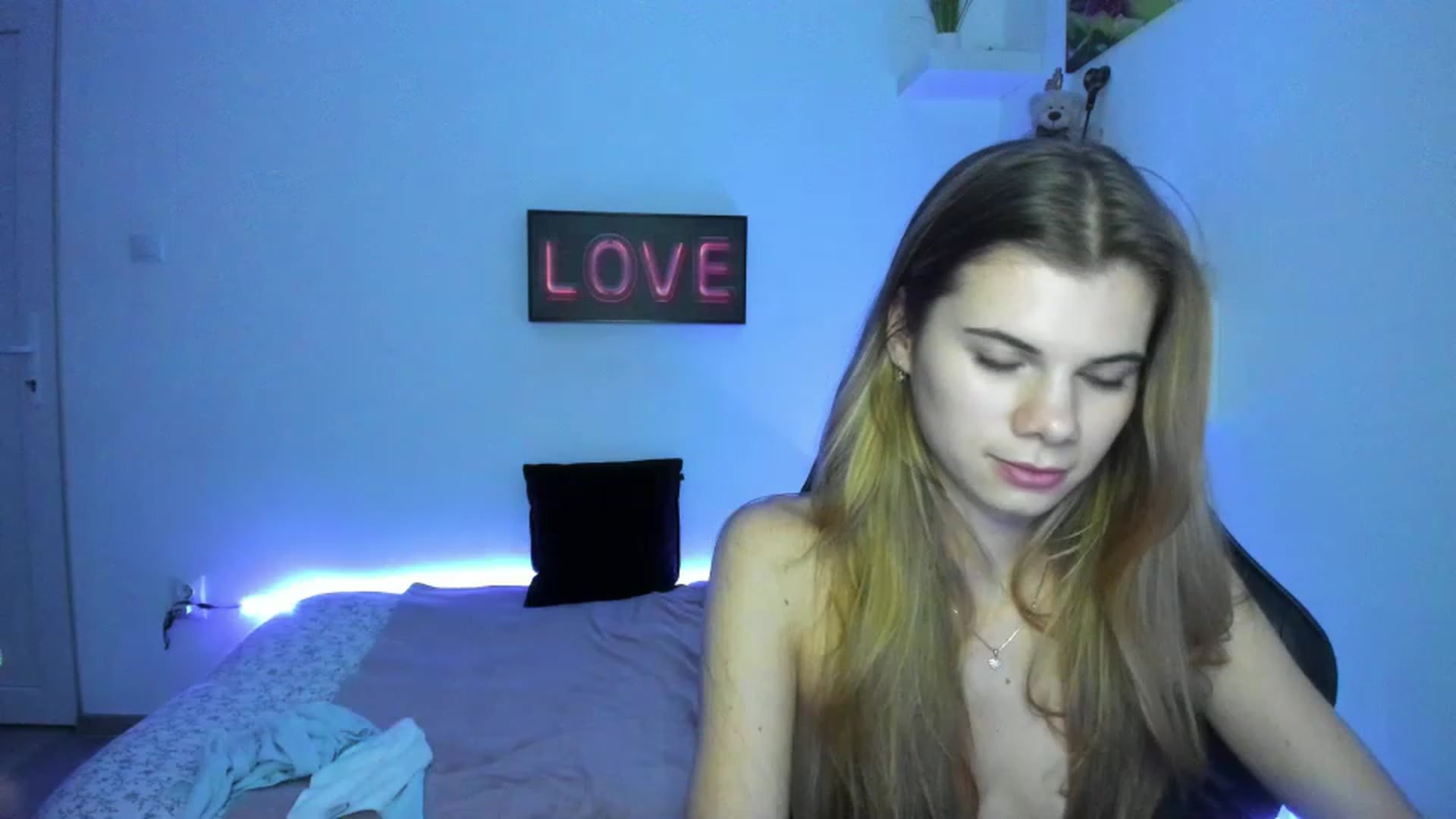 Gallery image thumbnail from RileyReid_18's myfreecams stream on, 01/04/2023, 17:34 image 13 of 20
