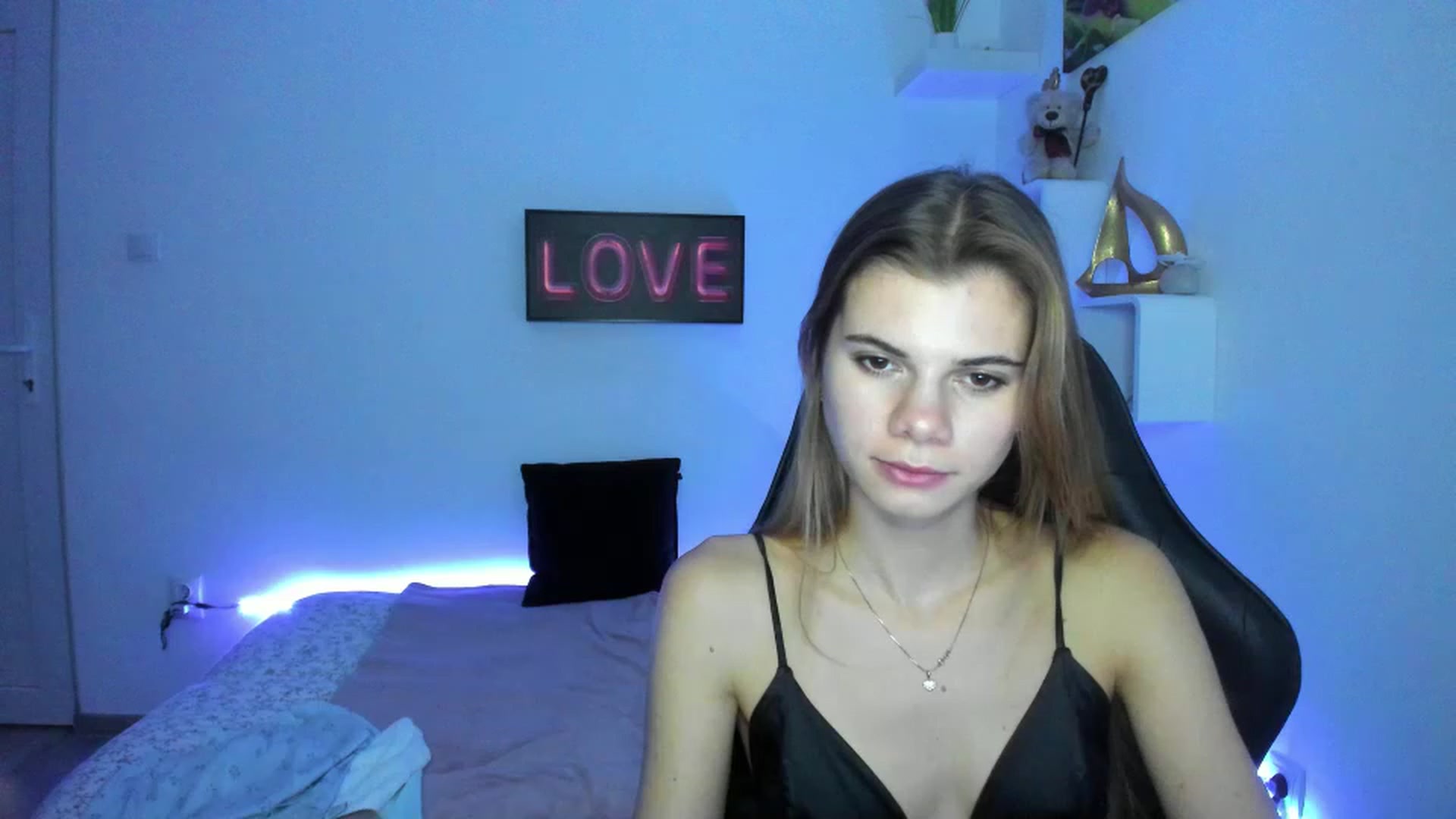 Gallery image thumbnail from RileyReid_18's myfreecams stream on, 01/04/2023, 18:22 image 12 of 20