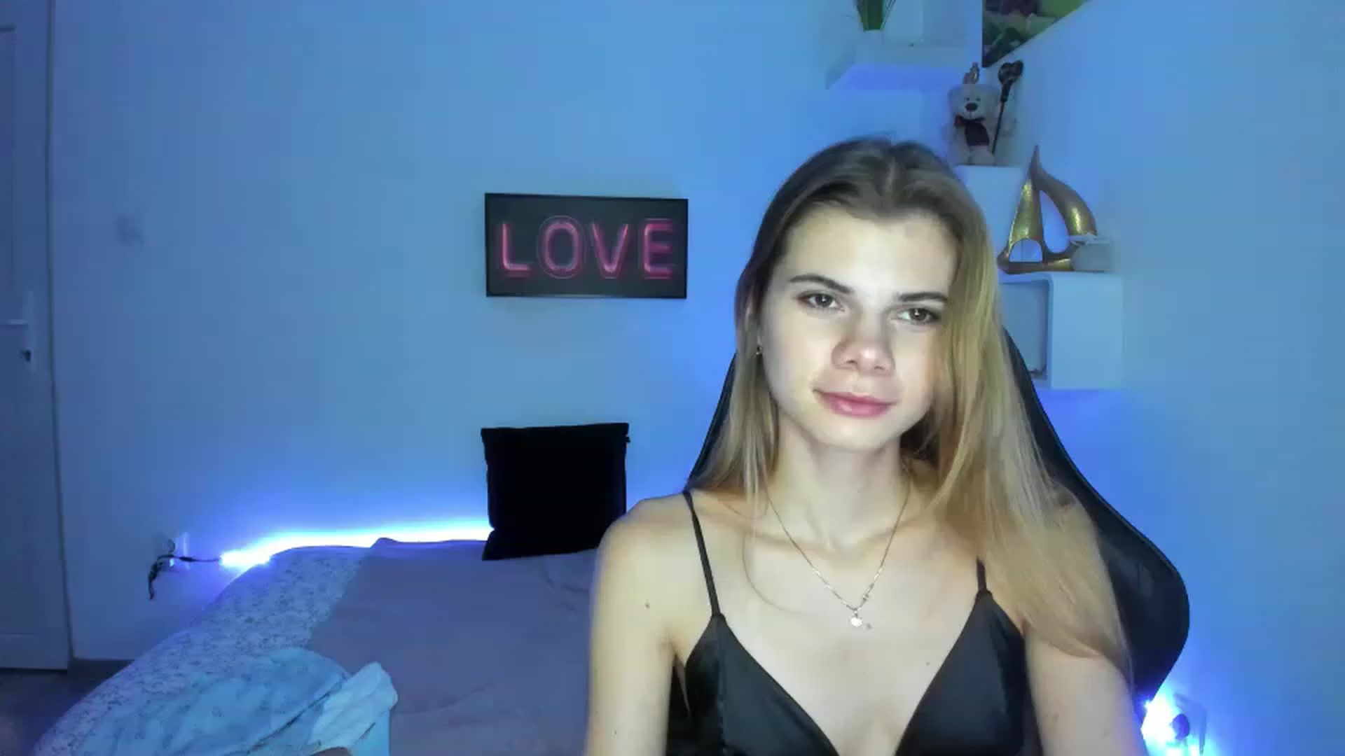 Gallery image thumbnail from RileyReid_18's myfreecams stream on, 01/04/2023, 18:22 image 11 of 20