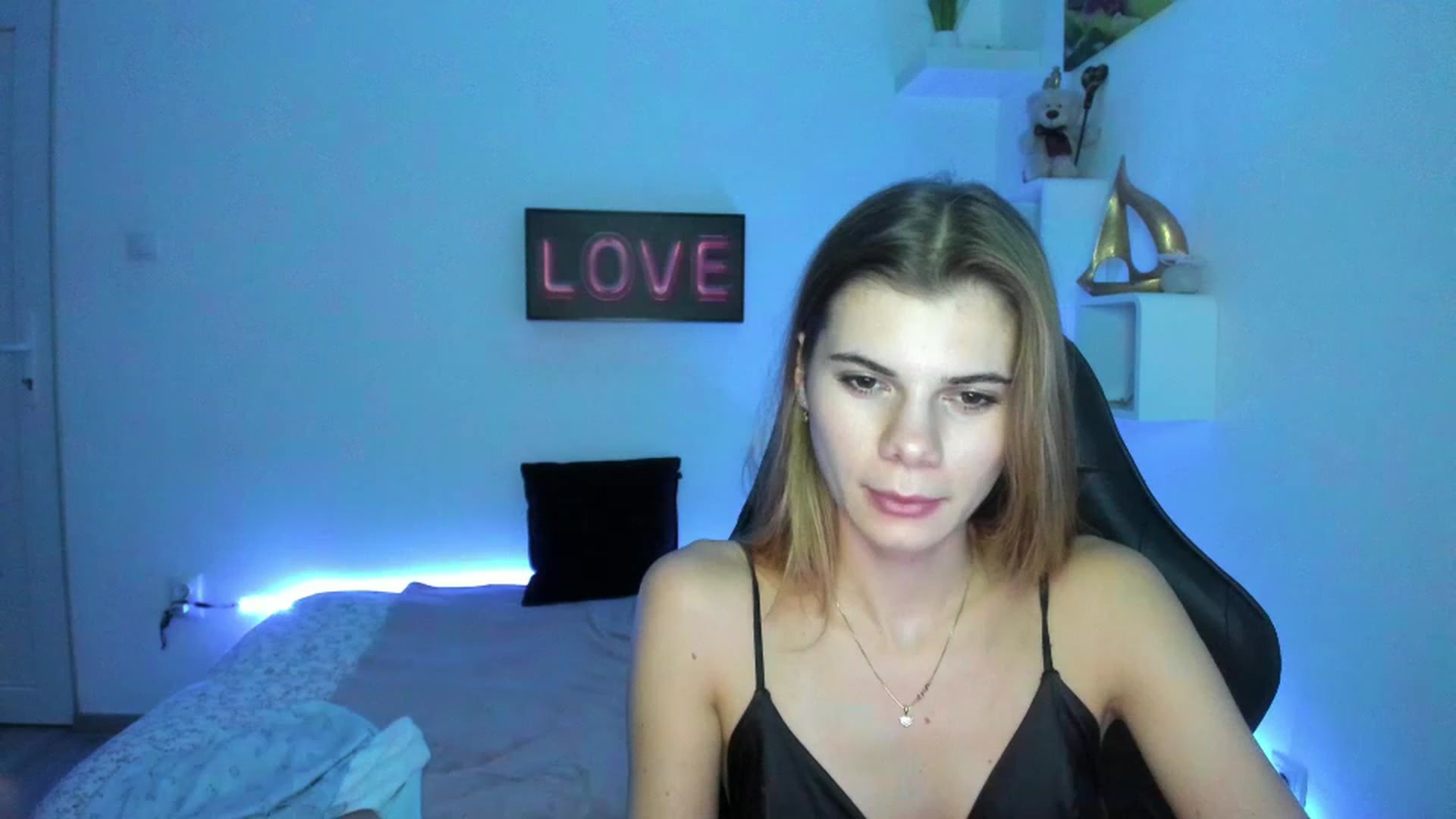 Gallery image thumbnail from RileyReid_18's myfreecams stream on, 01/04/2023, 18:22 image 16 of 20