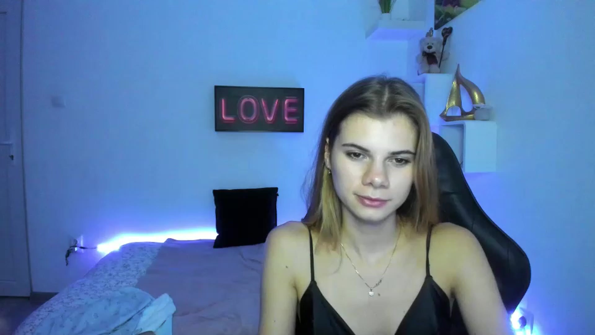 Gallery image thumbnail from RileyReid_18's myfreecams stream on, 01/04/2023, 18:22 image 15 of 20