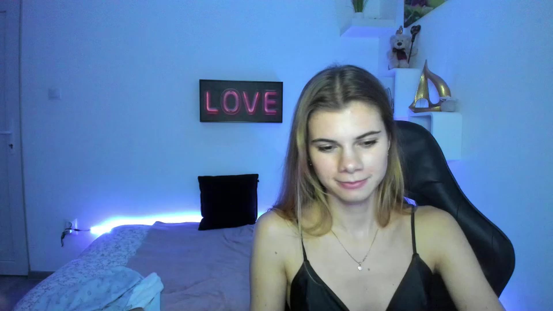 Gallery image thumbnail from RileyReid_18's myfreecams stream on, 01/04/2023, 18:22 image 1 of 20