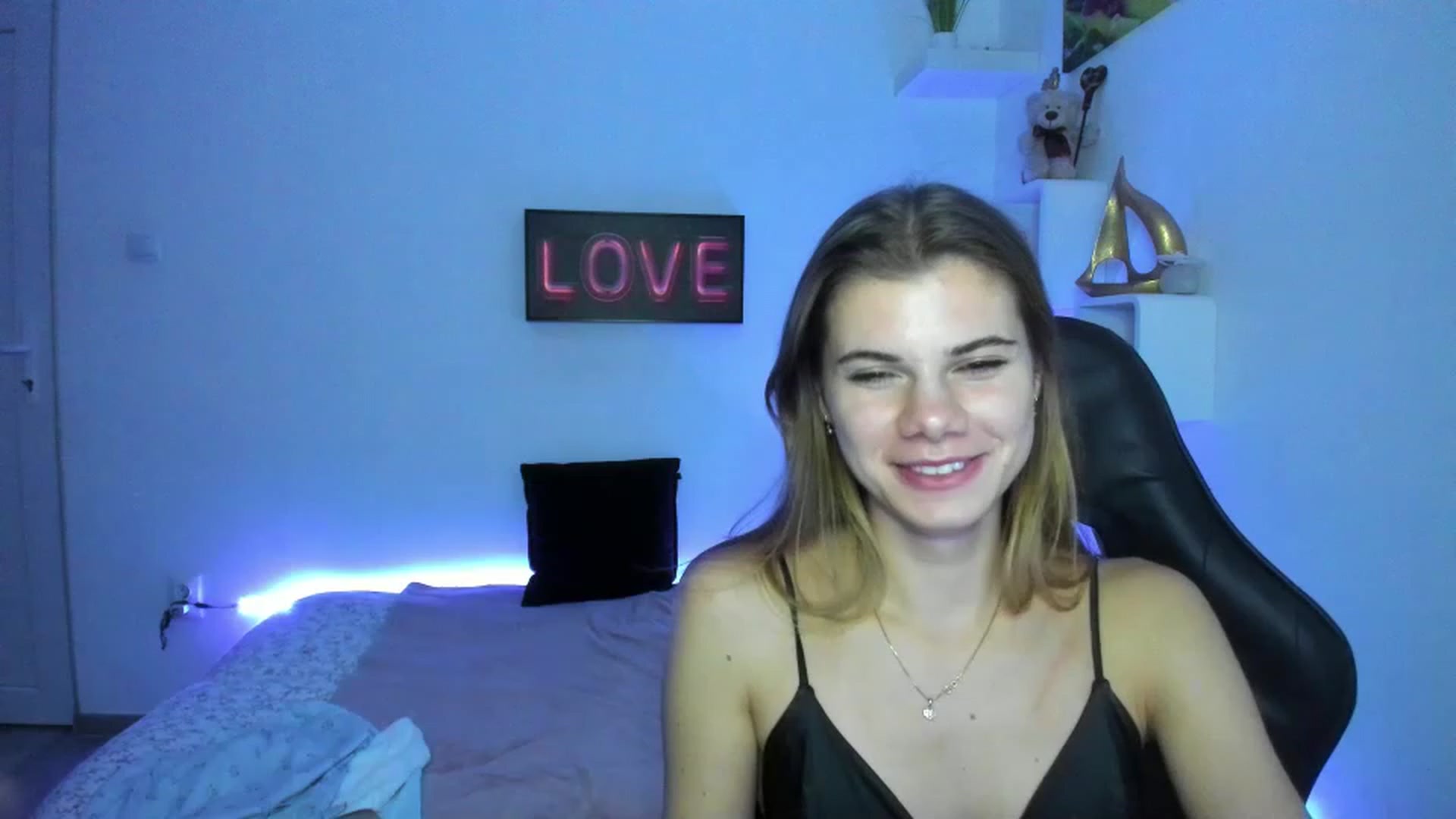 Gallery image thumbnail from RileyReid_18's myfreecams stream on, 01/04/2023, 18:22 image 3 of 20
