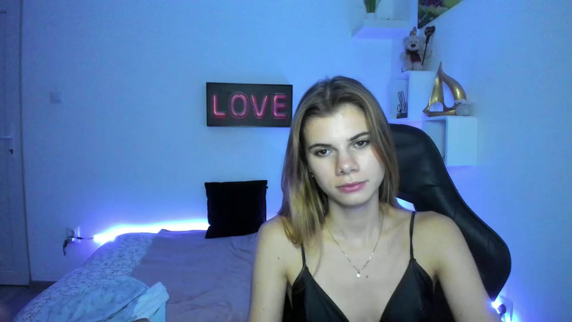 Gallery image thumbnail from RileyReid_18's myfreecams stream on, 01/04/2023, 18:22 image 14 of 20