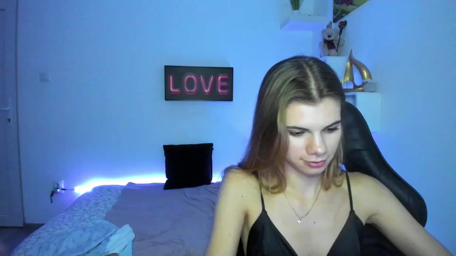 Gallery image thumbnail from RileyReid_18's myfreecams stream on, 01/04/2023, 18:22 image 2 of 20