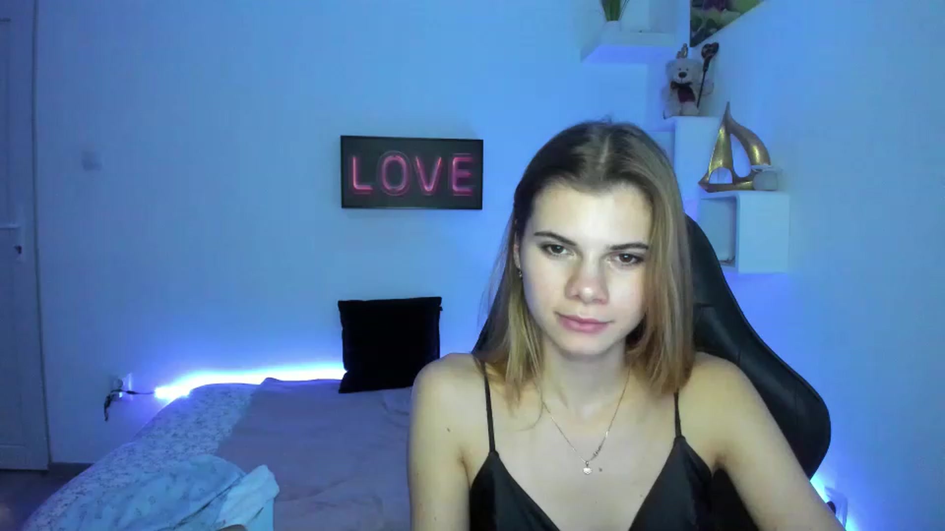 Gallery image thumbnail from RileyReid_18's myfreecams stream on, 01/04/2023, 18:22 image 18 of 20