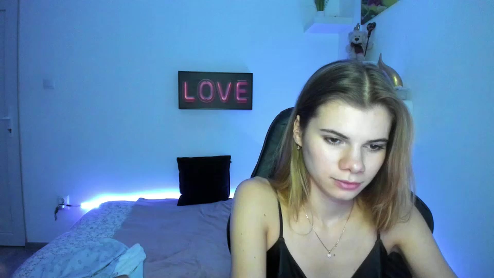 Gallery image thumbnail from RileyReid_18's myfreecams stream on, 01/04/2023, 18:22 image 20 of 20