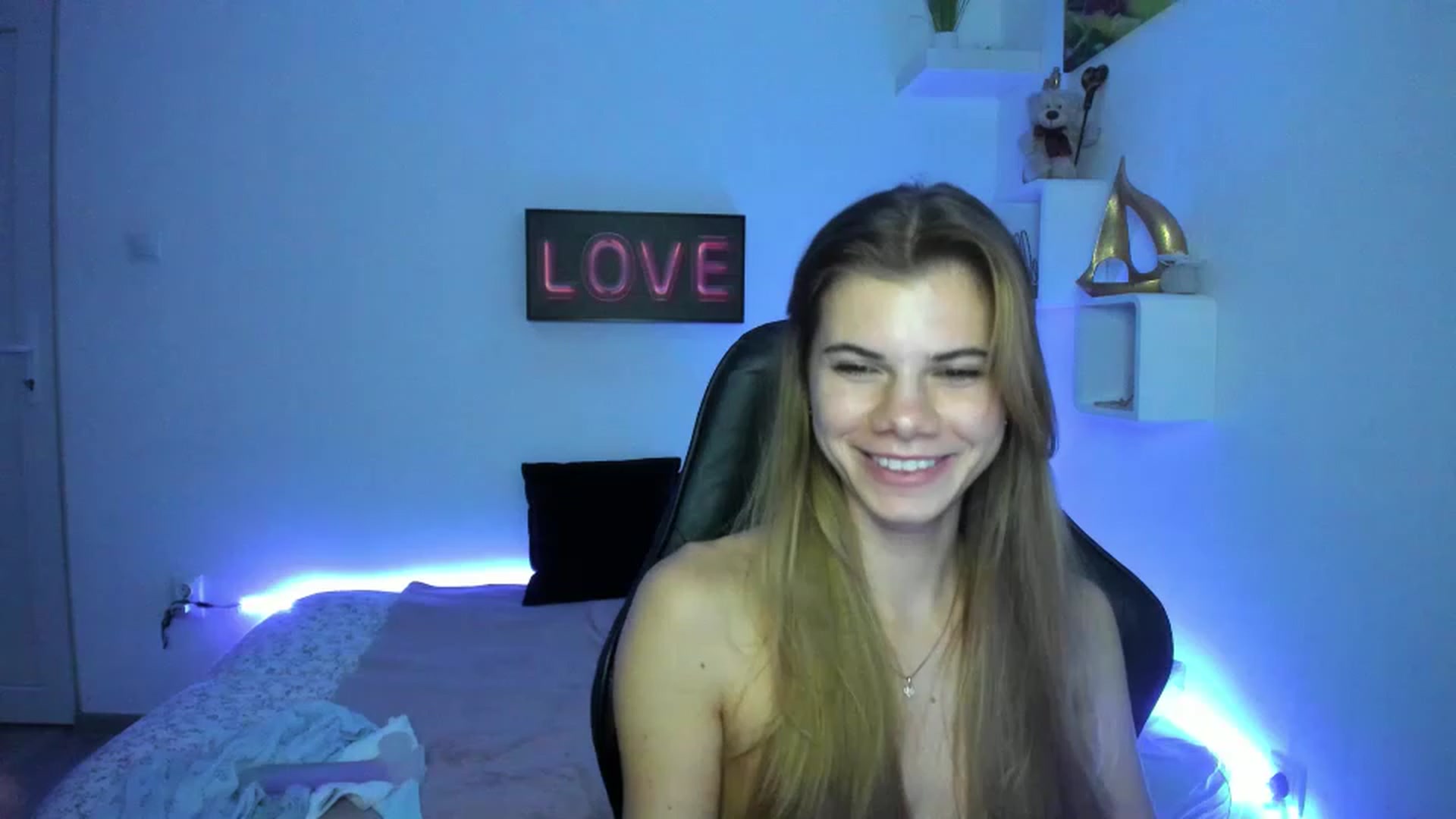 Gallery image thumbnail from RileyReid_18's myfreecams stream on, 01/04/2023, 19:00 image 20 of 20