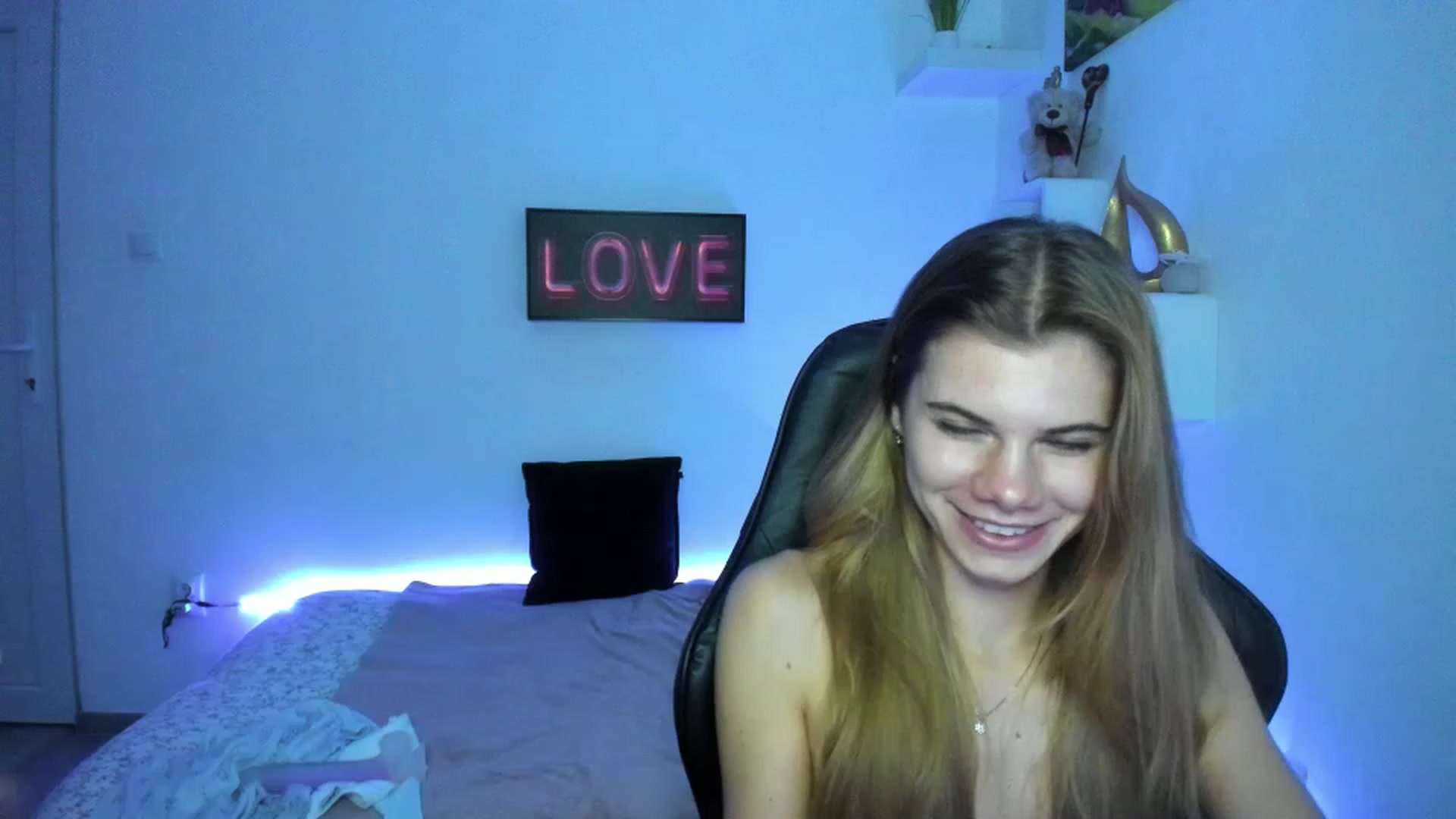 Gallery image thumbnail from RileyReid_18's myfreecams stream on, 01/04/2023, 19:00 image 16 of 20