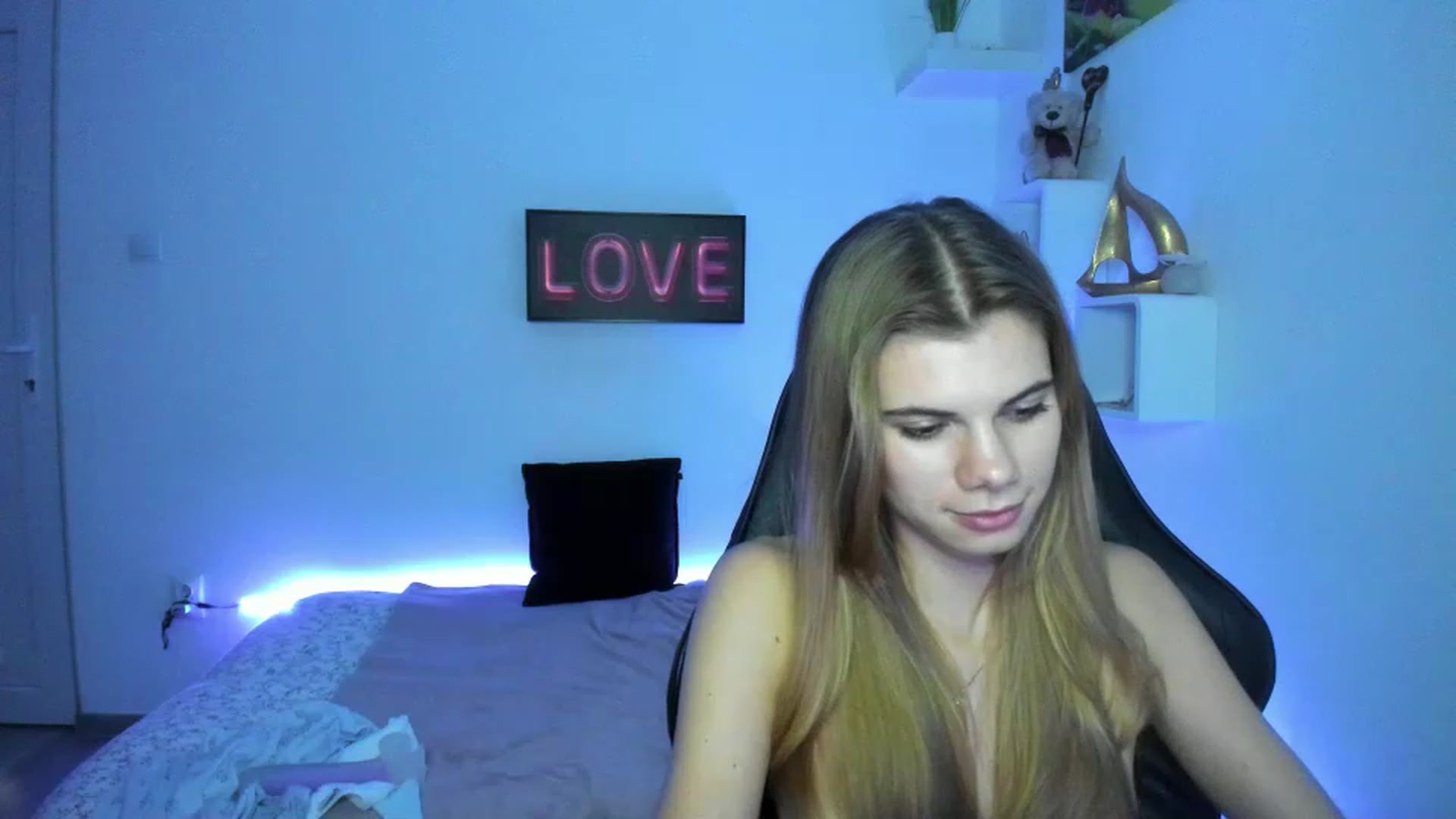 Gallery image thumbnail from RileyReid_18's myfreecams stream on, 01/04/2023, 19:00 image 14 of 20