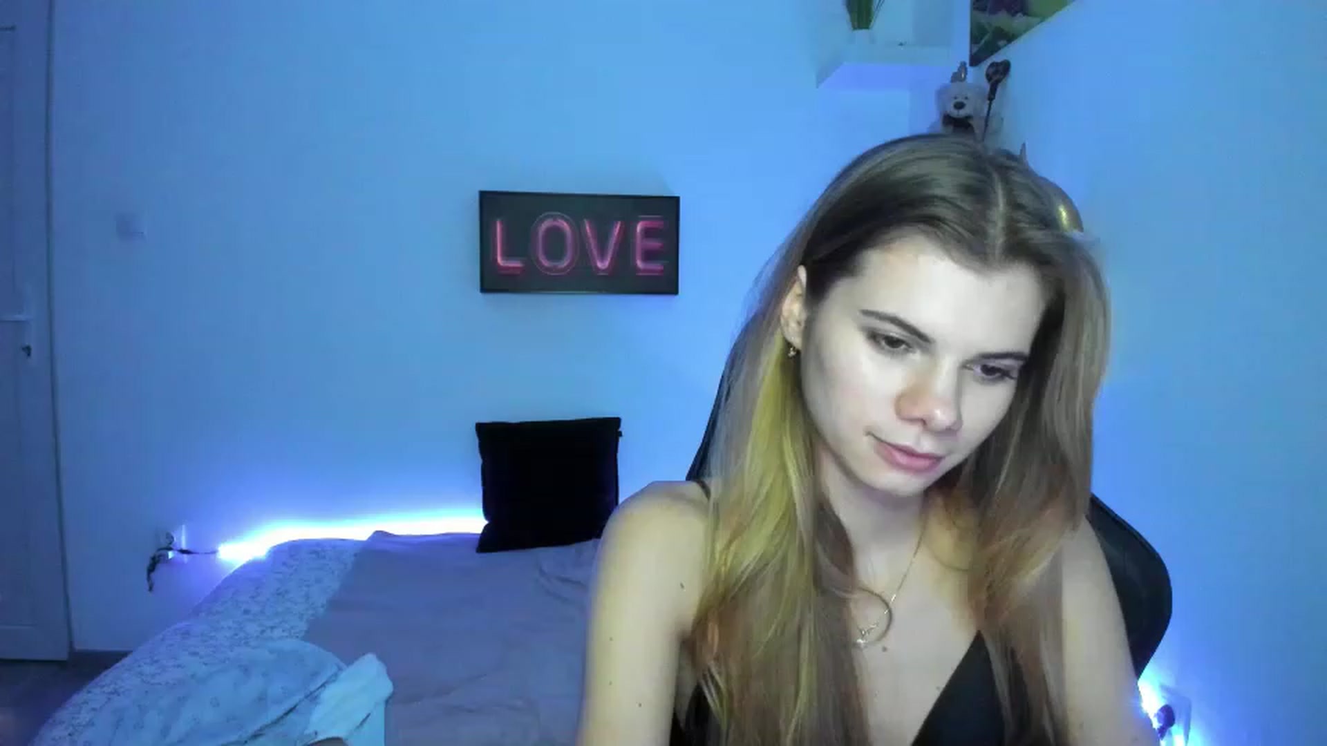 Gallery image thumbnail from RileyReid_18's myfreecams stream on, 01/04/2023, 19:00 image 5 of 20