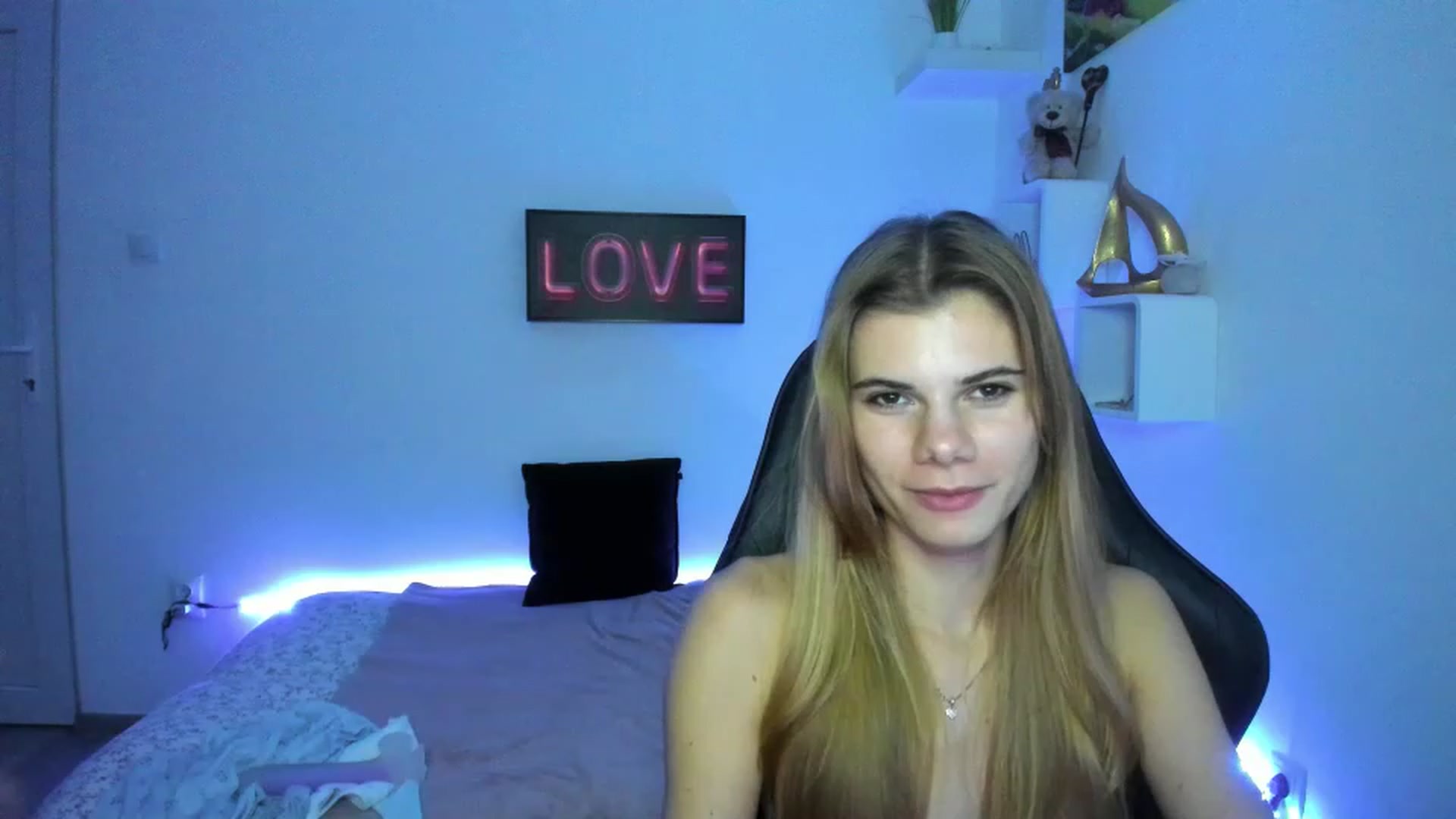 Gallery image thumbnail from RileyReid_18's myfreecams stream on, 01/04/2023, 19:00 image 15 of 20