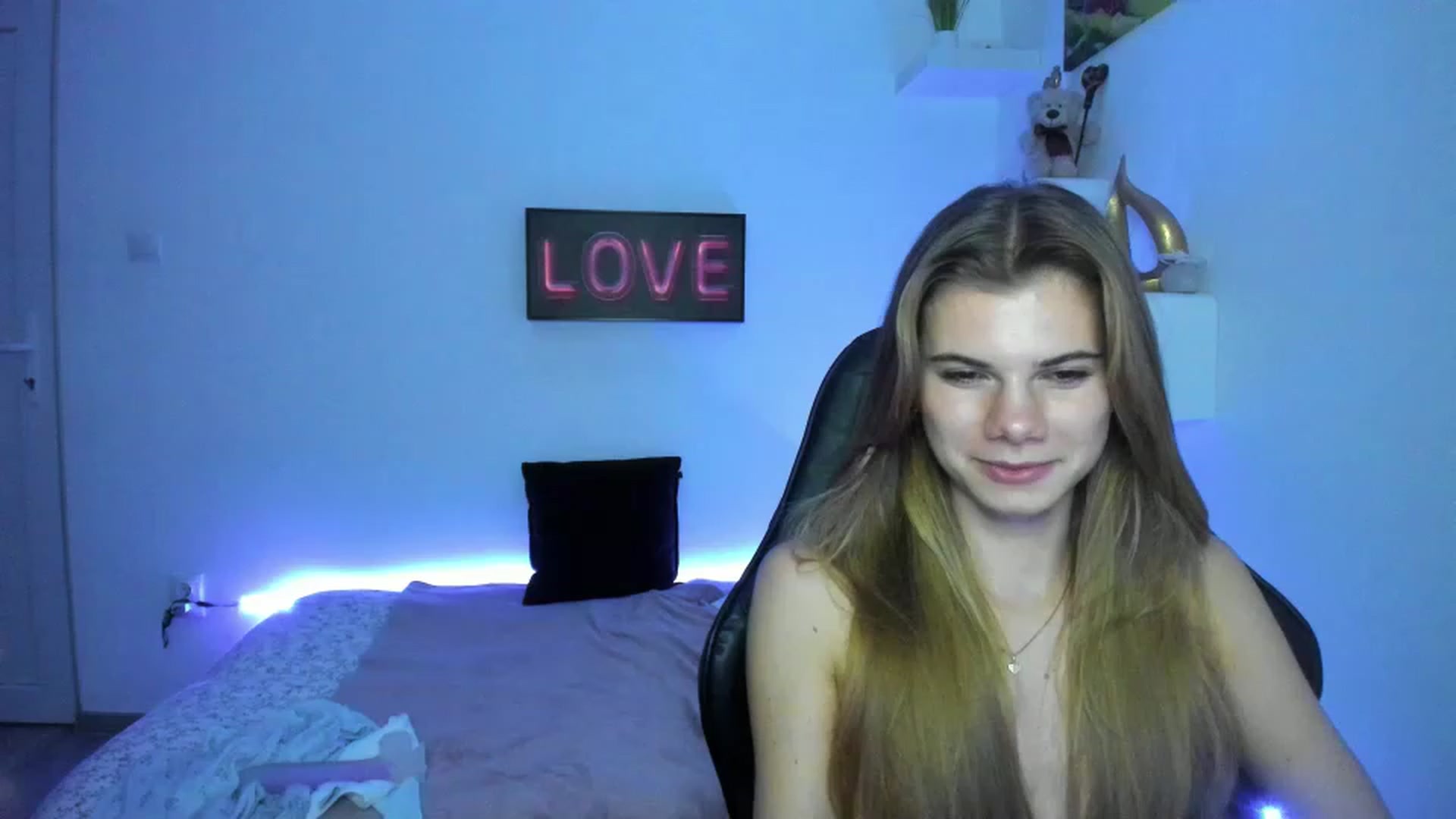 Gallery image thumbnail from RileyReid_18's myfreecams stream on, 01/04/2023, 19:00 image 17 of 20