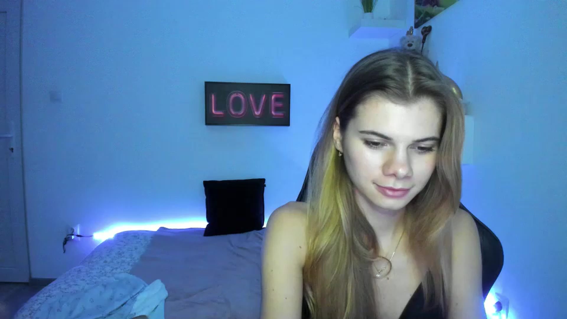Gallery image thumbnail from RileyReid_18's myfreecams stream on, 01/04/2023, 19:00 image 4 of 20