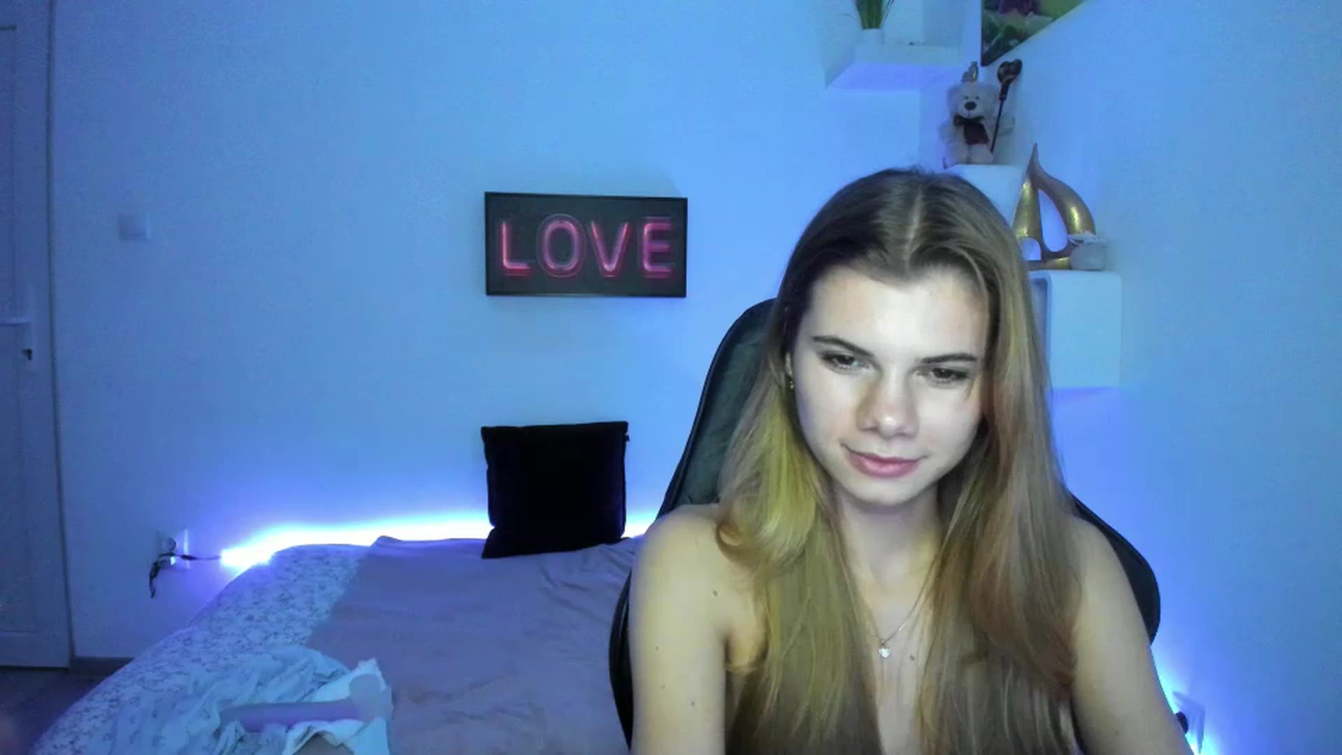 Gallery image thumbnail from RileyReid_18's myfreecams stream on, 01/04/2023, 19:00 image 18 of 20