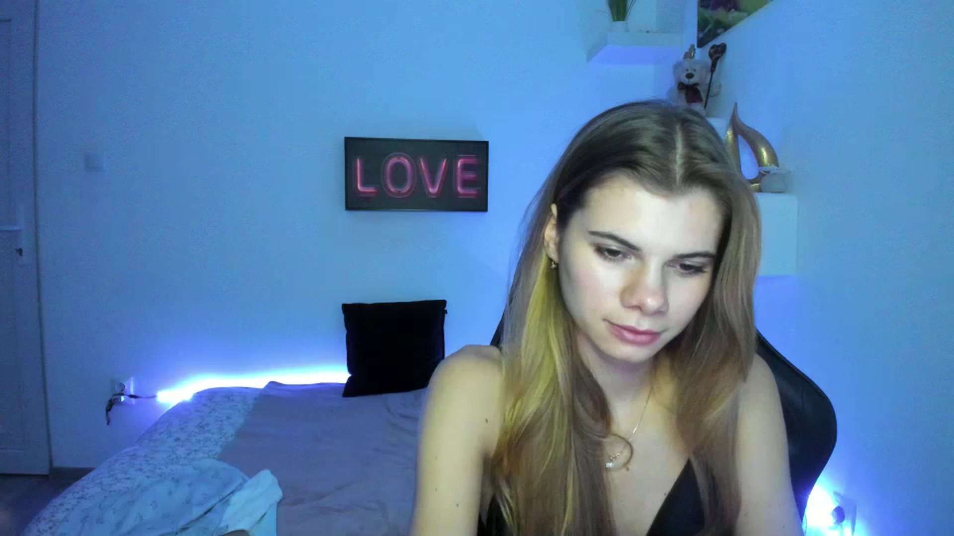 Gallery image thumbnail from RileyReid_18's myfreecams stream on, 01/04/2023, 19:00 image 6 of 20