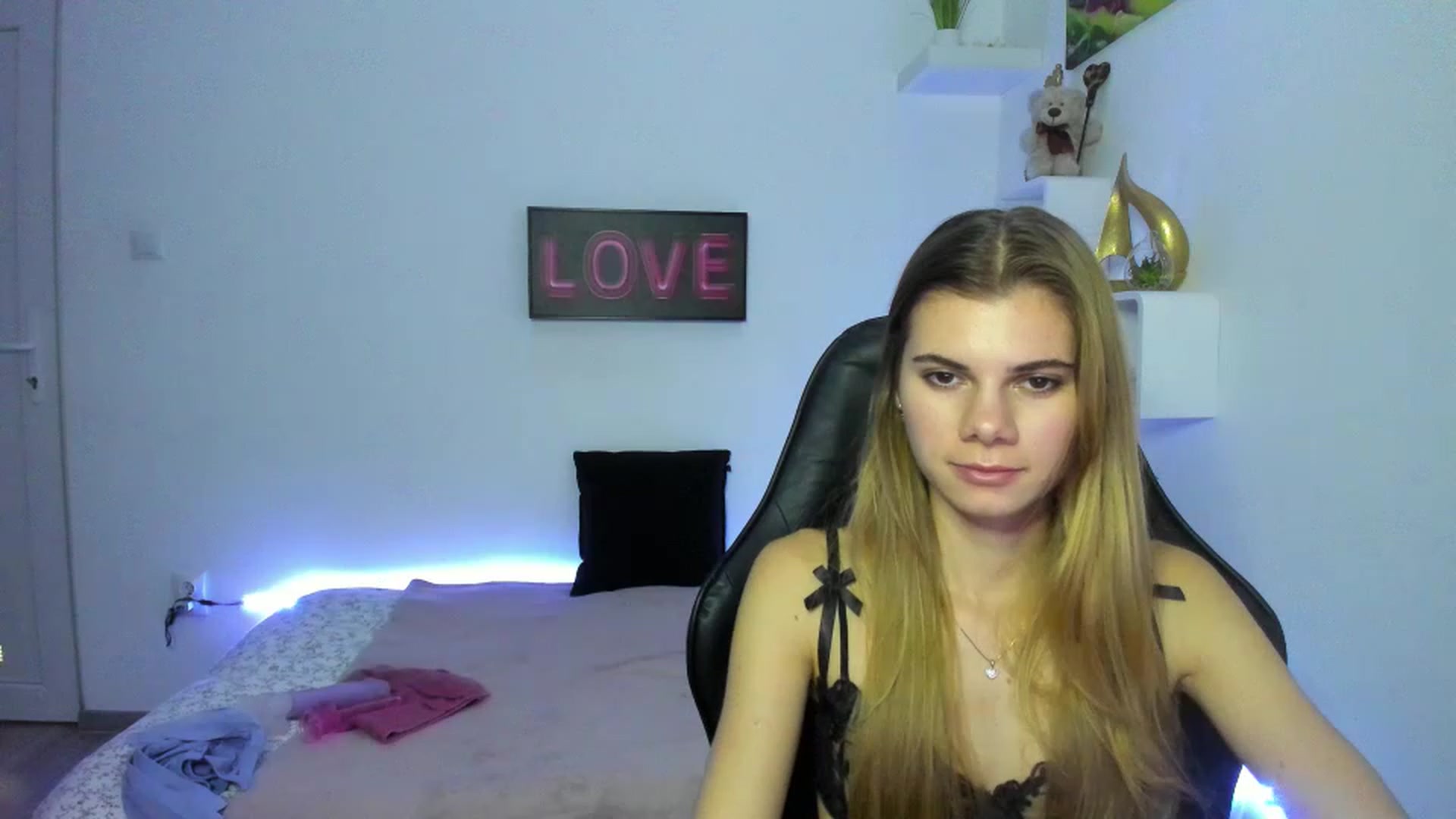 Gallery image thumbnail from RileyReid_18's myfreecams stream on, 01/05/2023, 14:50 image 8 of 20