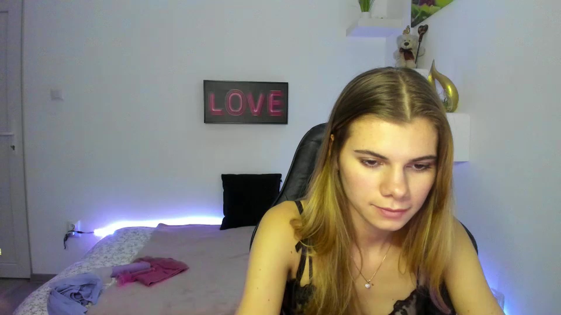 Gallery image thumbnail from RileyReid_18's myfreecams stream on, 01/05/2023, 14:50 image 13 of 20