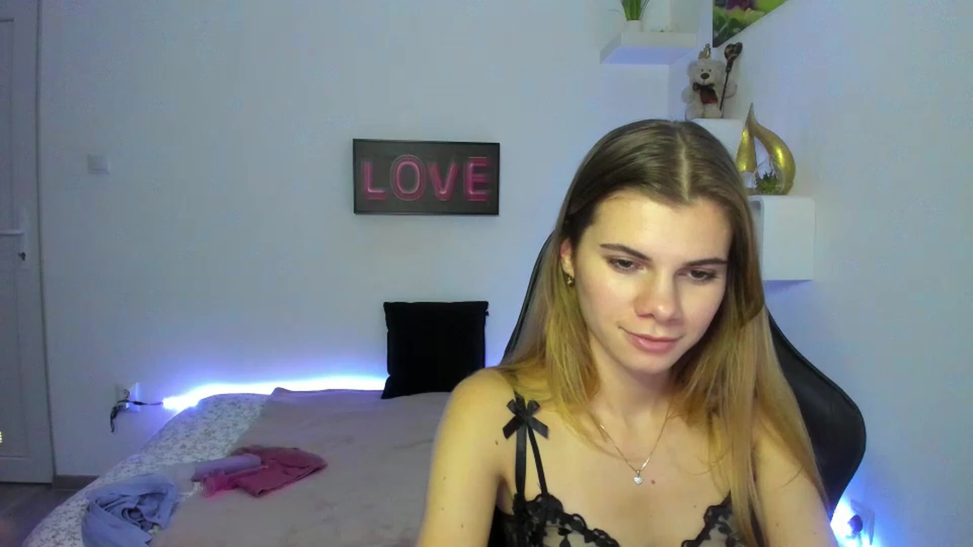 Gallery image thumbnail from RileyReid_18's myfreecams stream on, 01/05/2023, 14:50 image 20 of 20