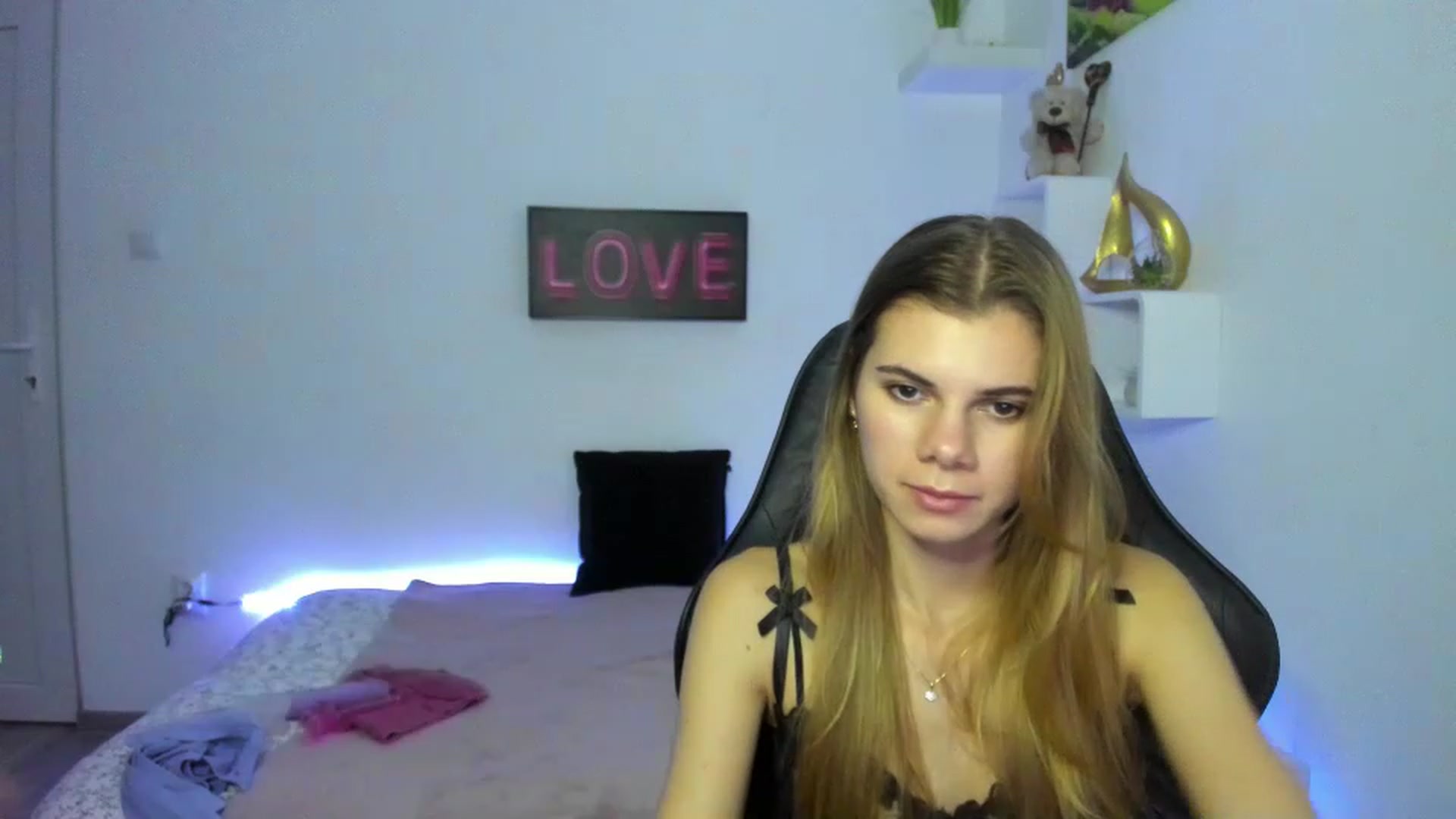 Gallery image thumbnail from RileyReid_18's myfreecams stream on, 01/05/2023, 14:50 image 9 of 20