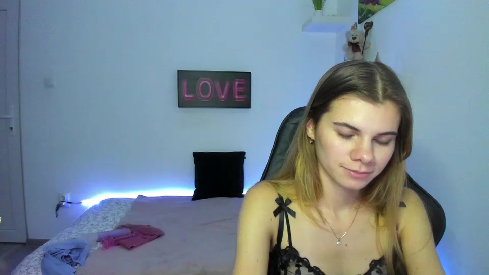Gallery image thumbnail from RileyReid_18's myfreecams stream on, 01/05/2023, 14:50 image 19 of 20